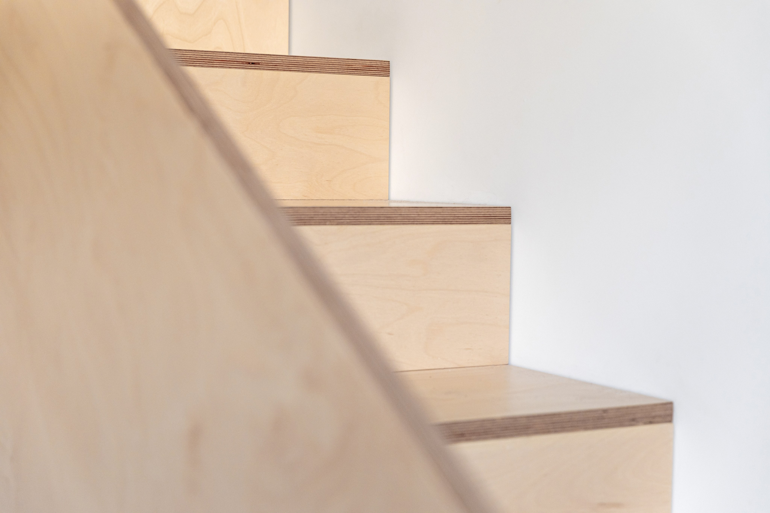 Квартира с мебелью из фанеры. Наталья Мавренкова интерьерный фотограф, декоратор в Санкт-Петербурге