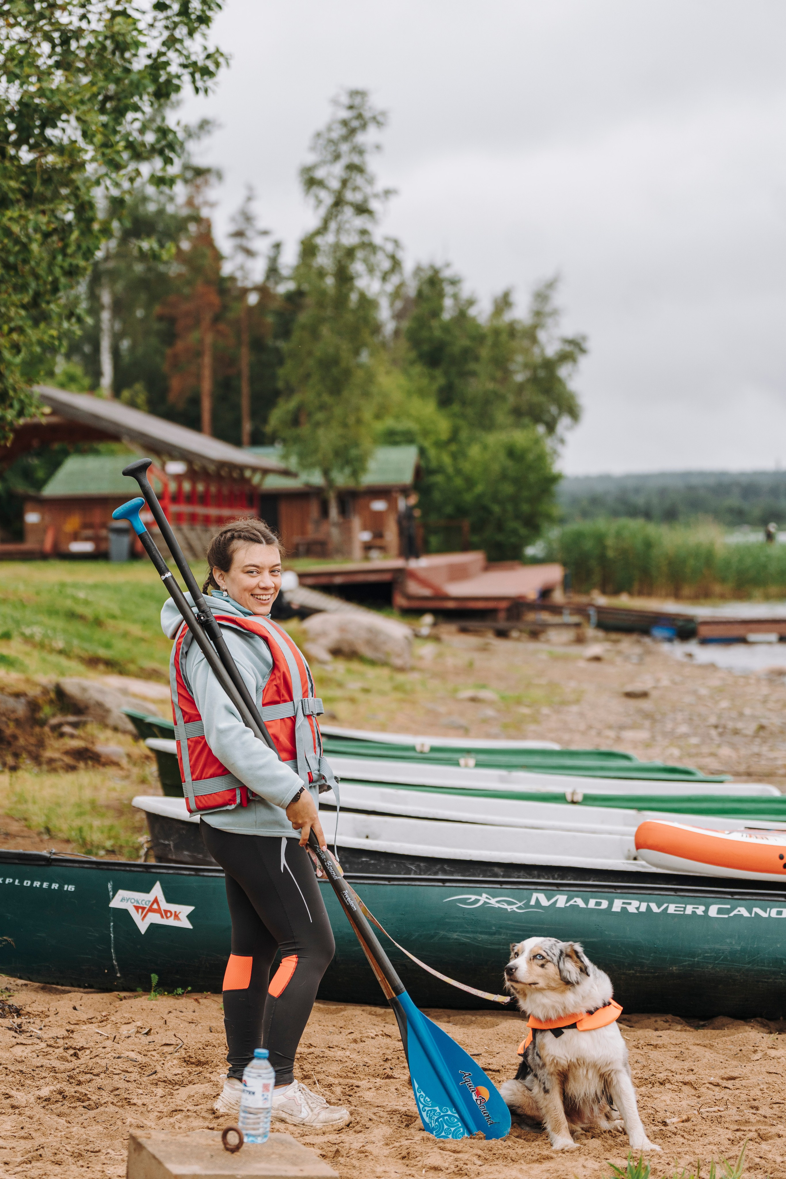 Катание на сапах с собаками. Фотограф анималист в Спб недорого Олеся Майорова