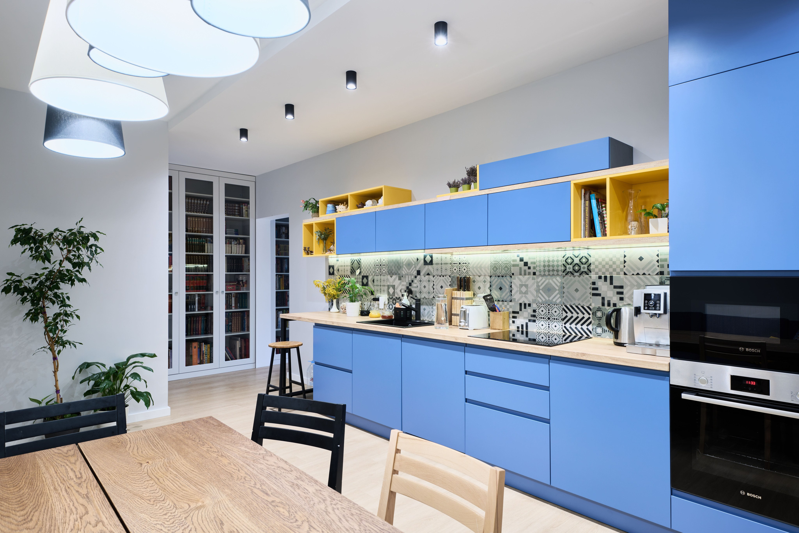 На улице Юных Ленинцев. Никита Хохловский фото и видео продакшн