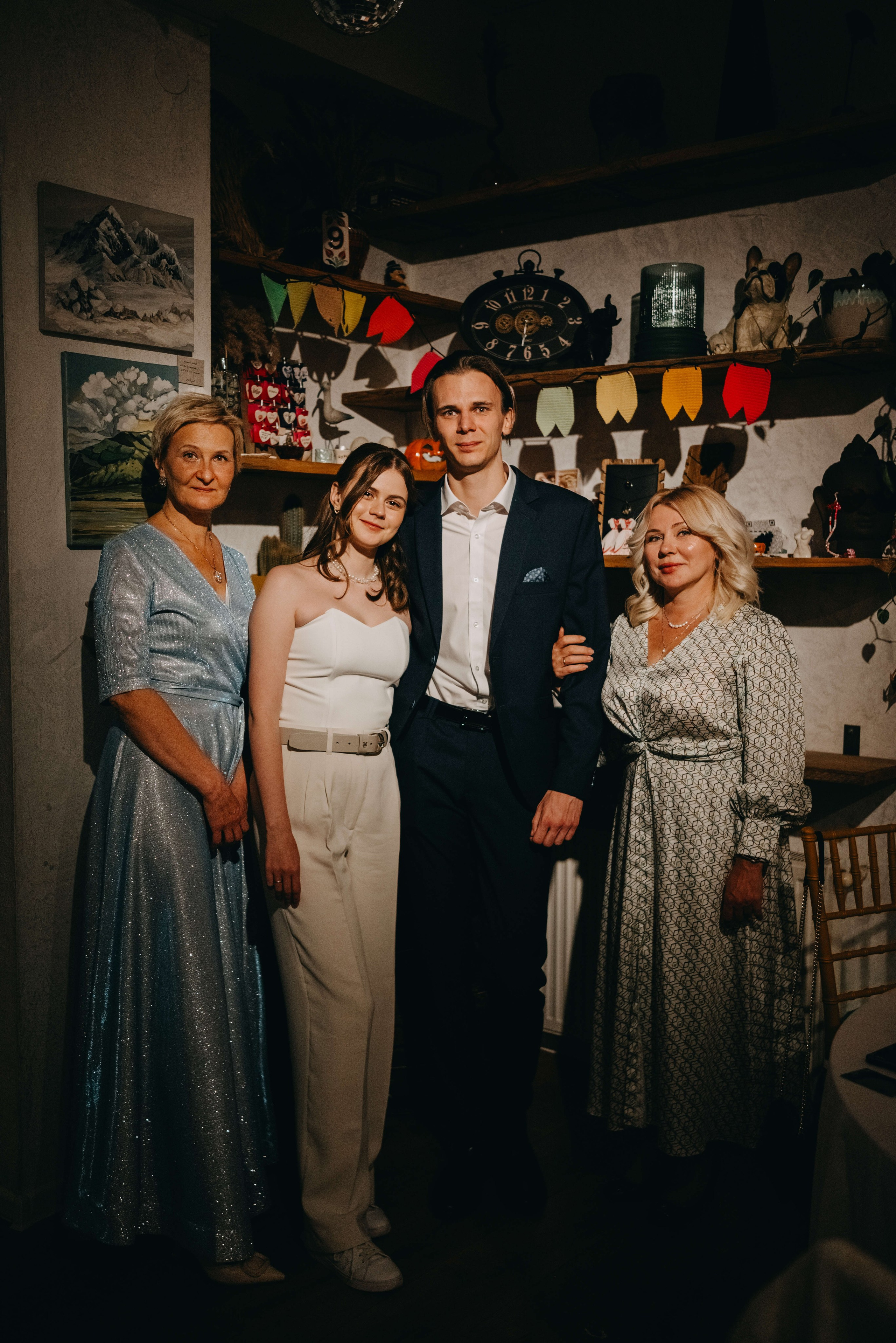 Годовщина свадьбы в кафе. Портретный и свадебный фотограф в Тбилиси • xeniqo