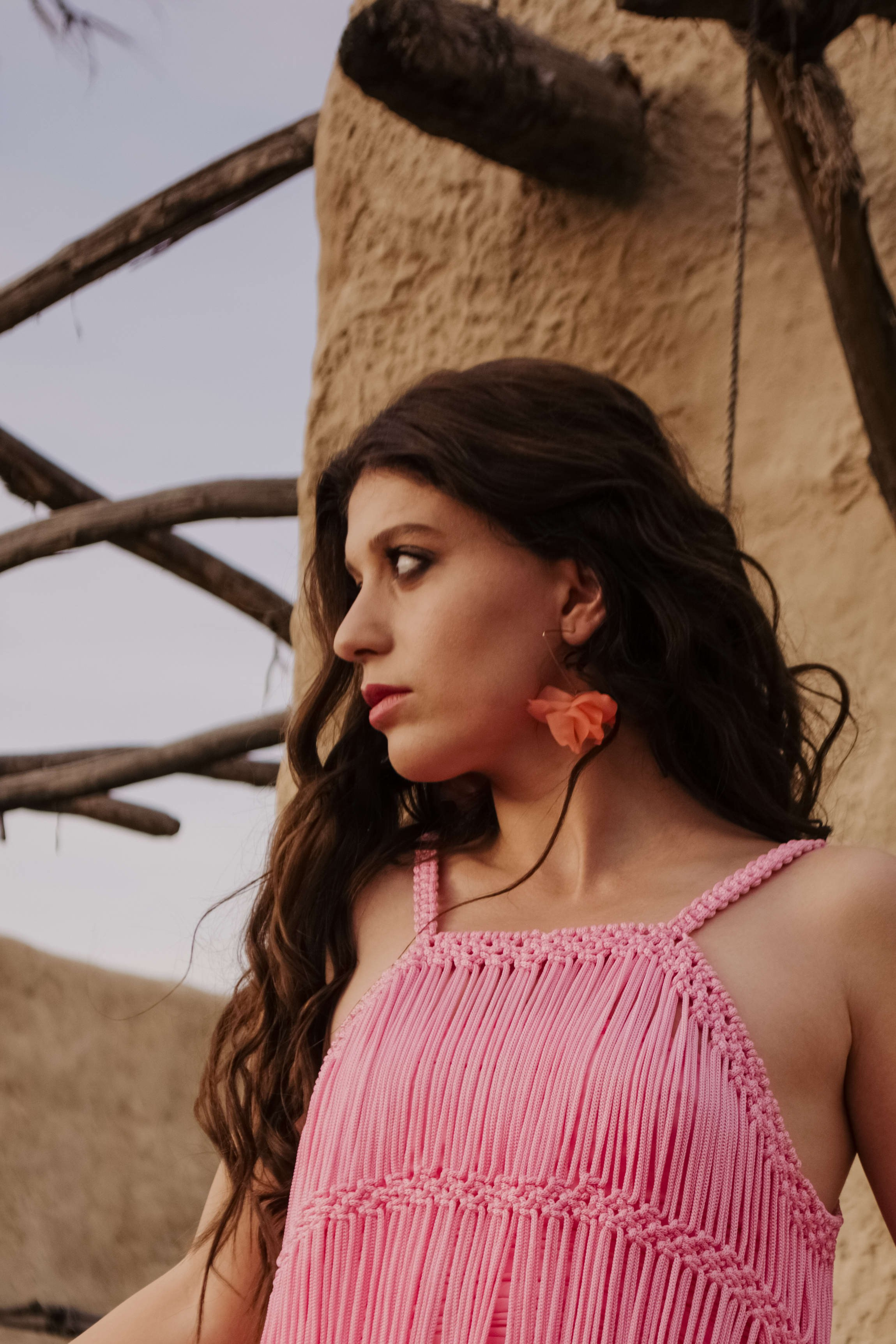 Съемка в декорациях старого города для бренда одежды. Портретный и свадебный фотограф в Тбилиси • xeniqo