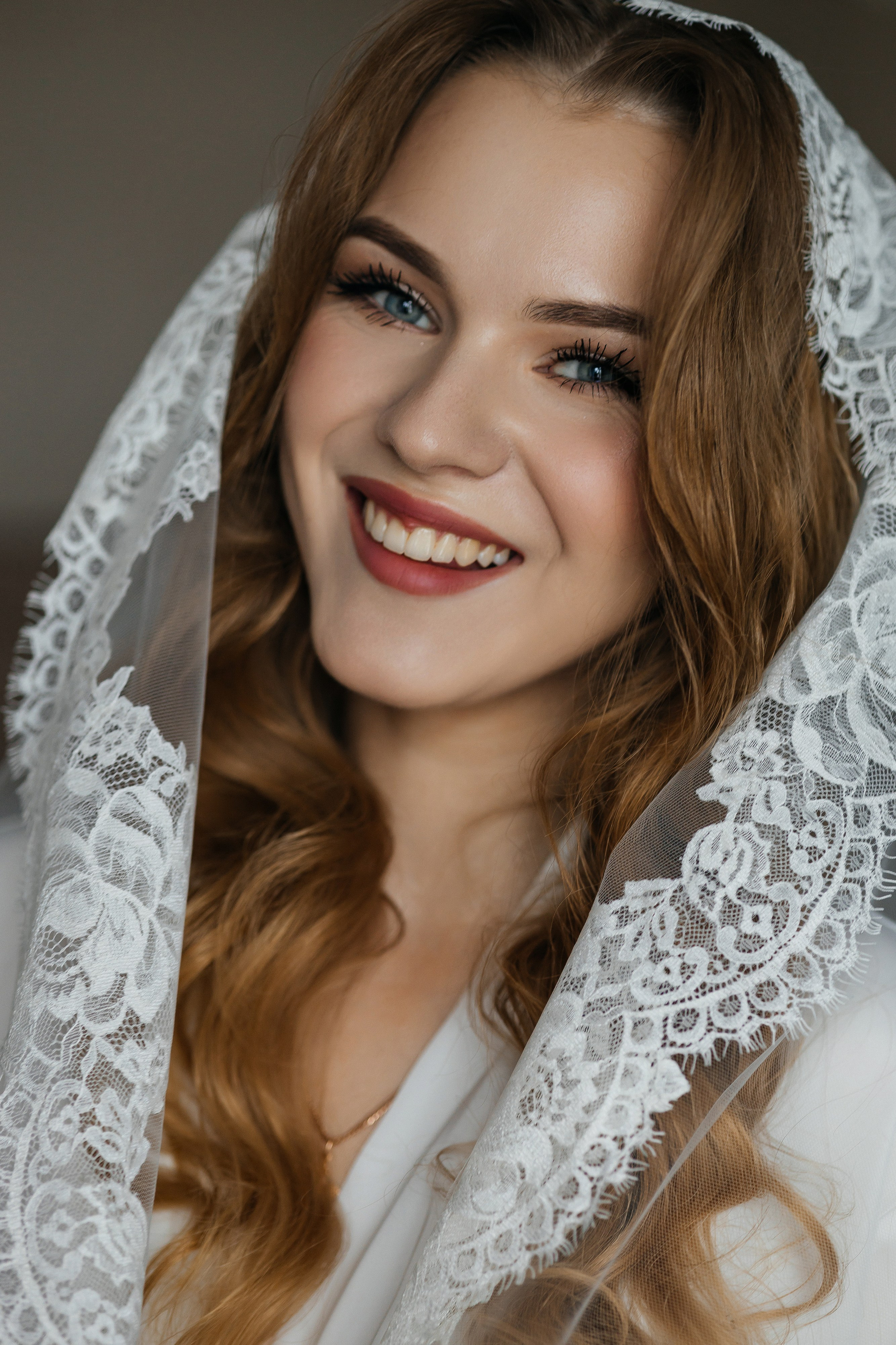 Роскошное утро пары в номере отеля. Олег Сверчков | Свадебный фотограф Вологда