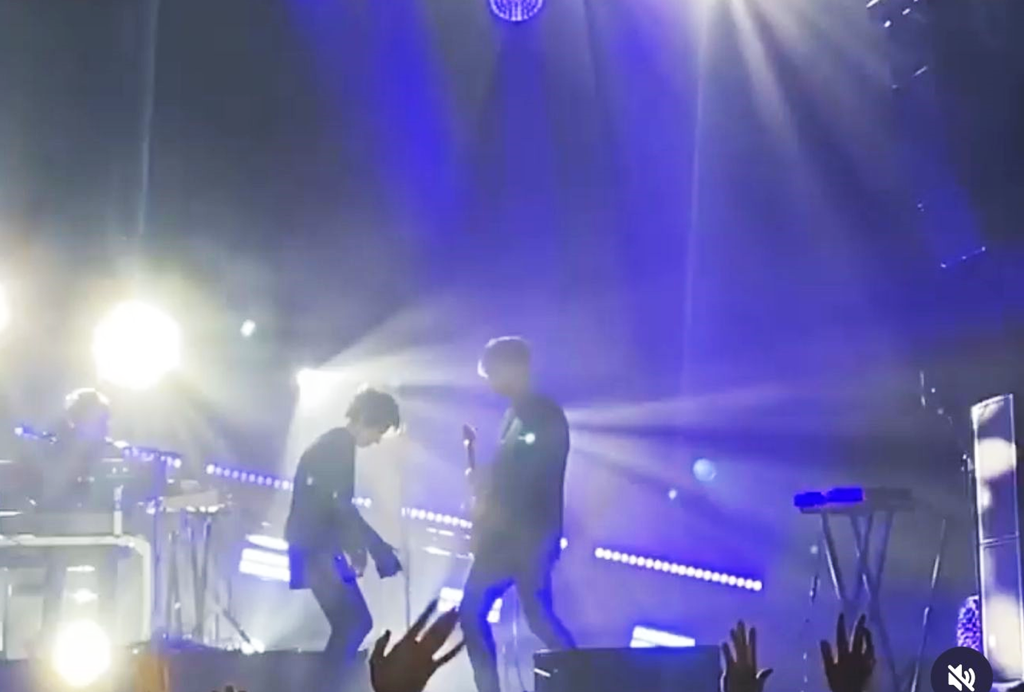 Концерты Земфиры на Бали и Пхукете с полным техническим обеспечением: аренда сцены, звукового и светового оборудования, LED-экранов. Тур певицы Земфиры в Азии.