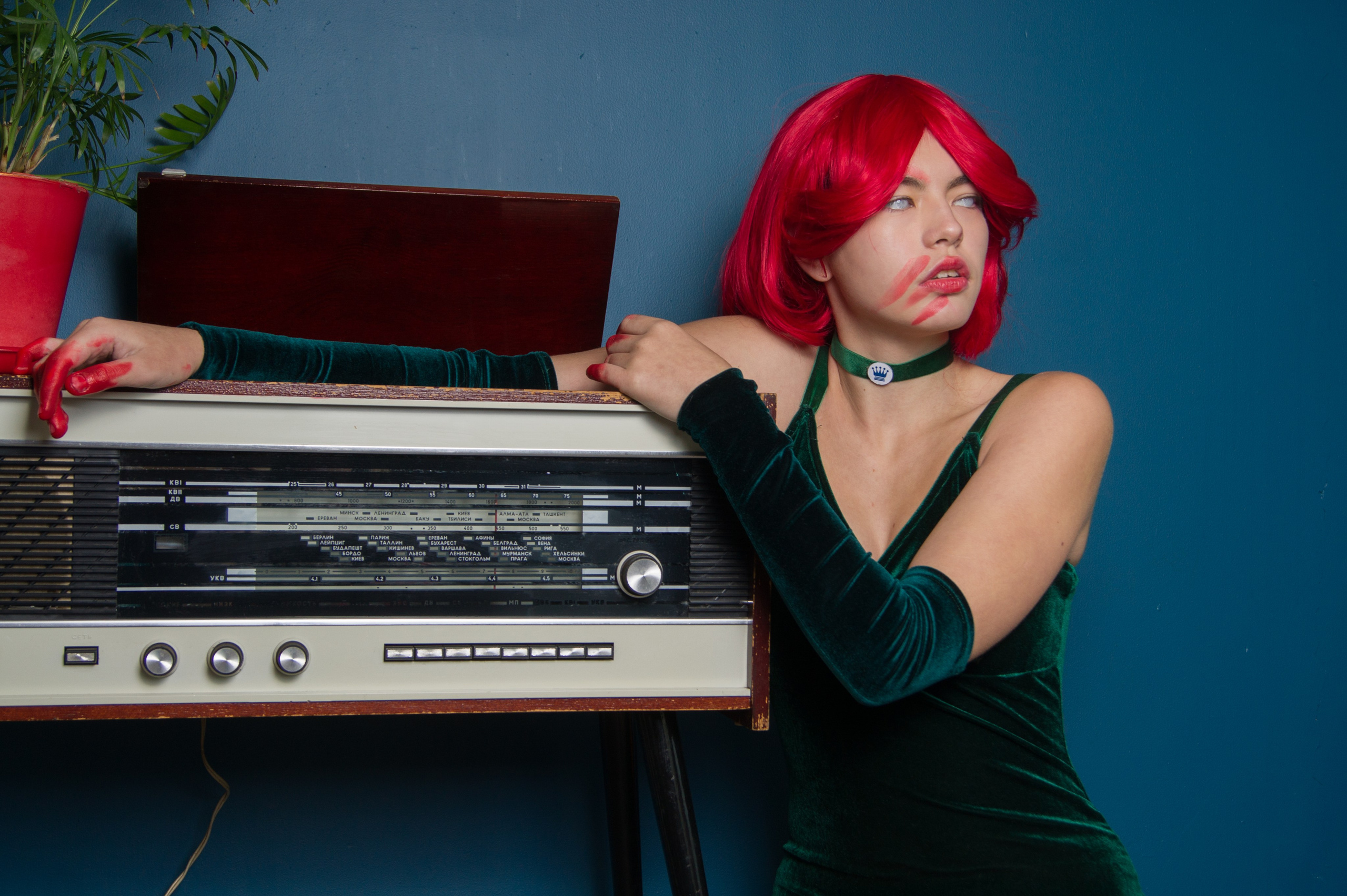 Юля Пчелкина (Персонаж Bubble Comics). Главная