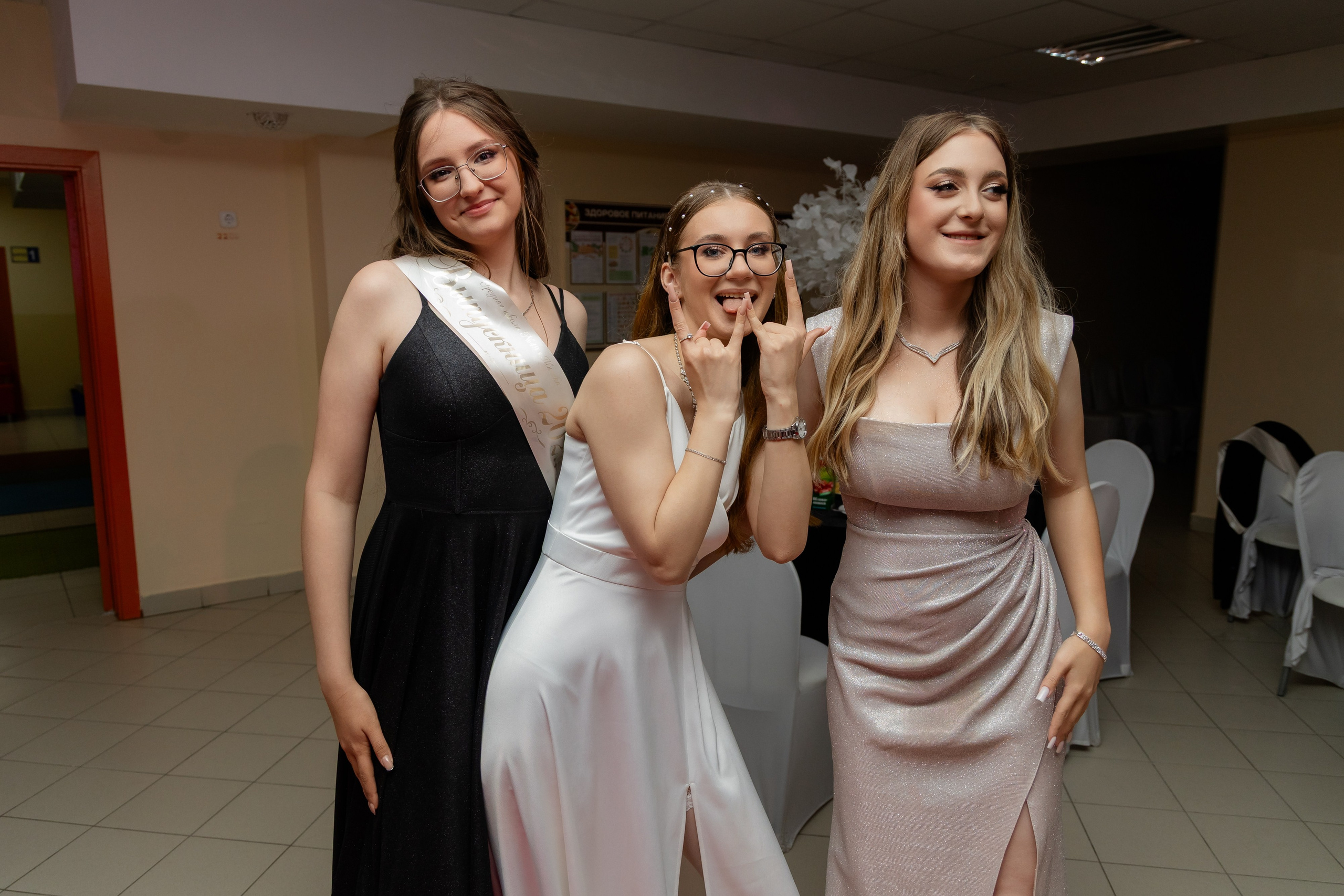 Школьный выпускной 2025 год в Минске, Беларуси. Свадебный фотограф в Минске/Беларуси Сергей Спиридонов