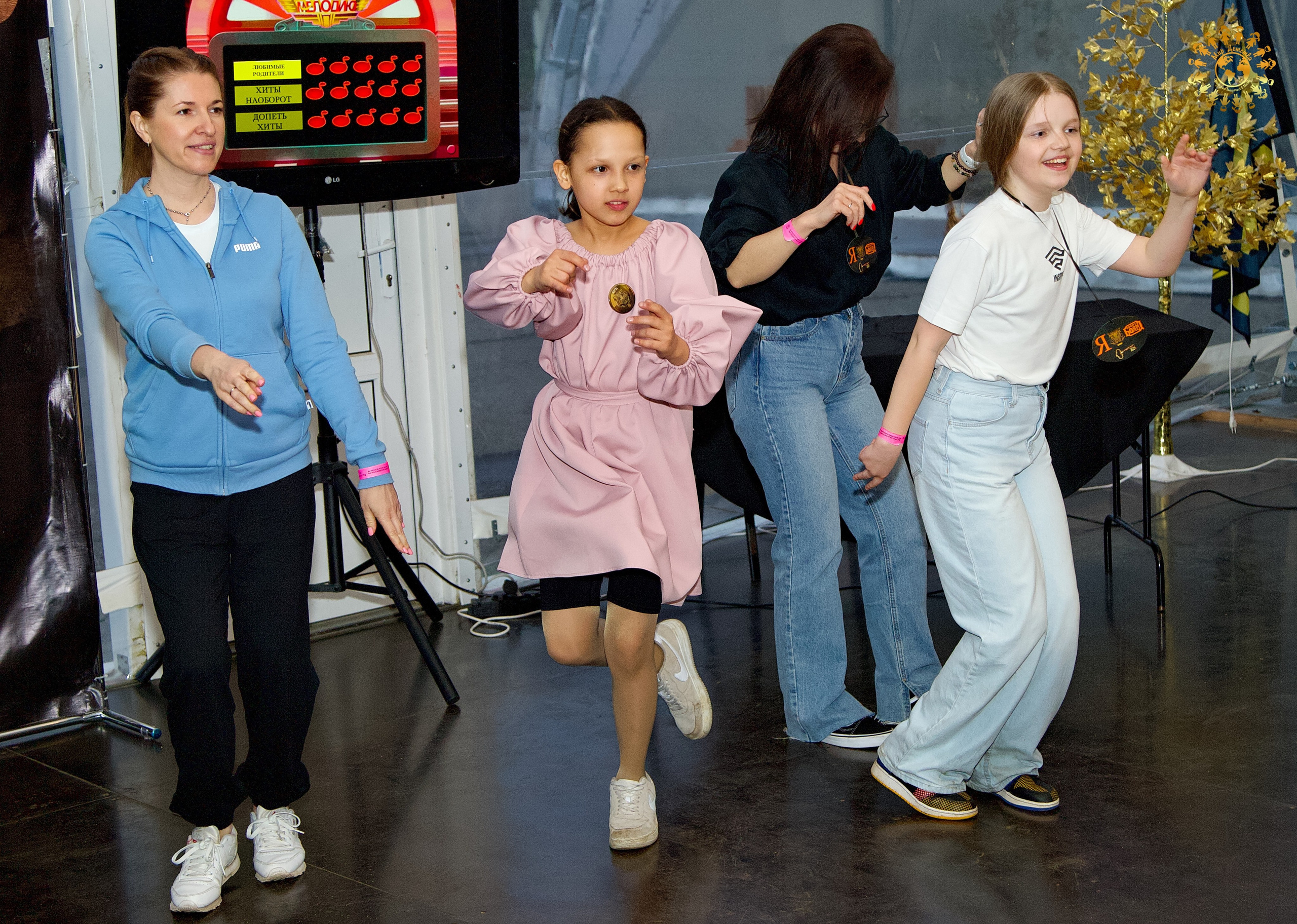 Выпускной 2023 (Школа 1195, 4-й класс). Репортажная съемка в Москве и области. Анималистика