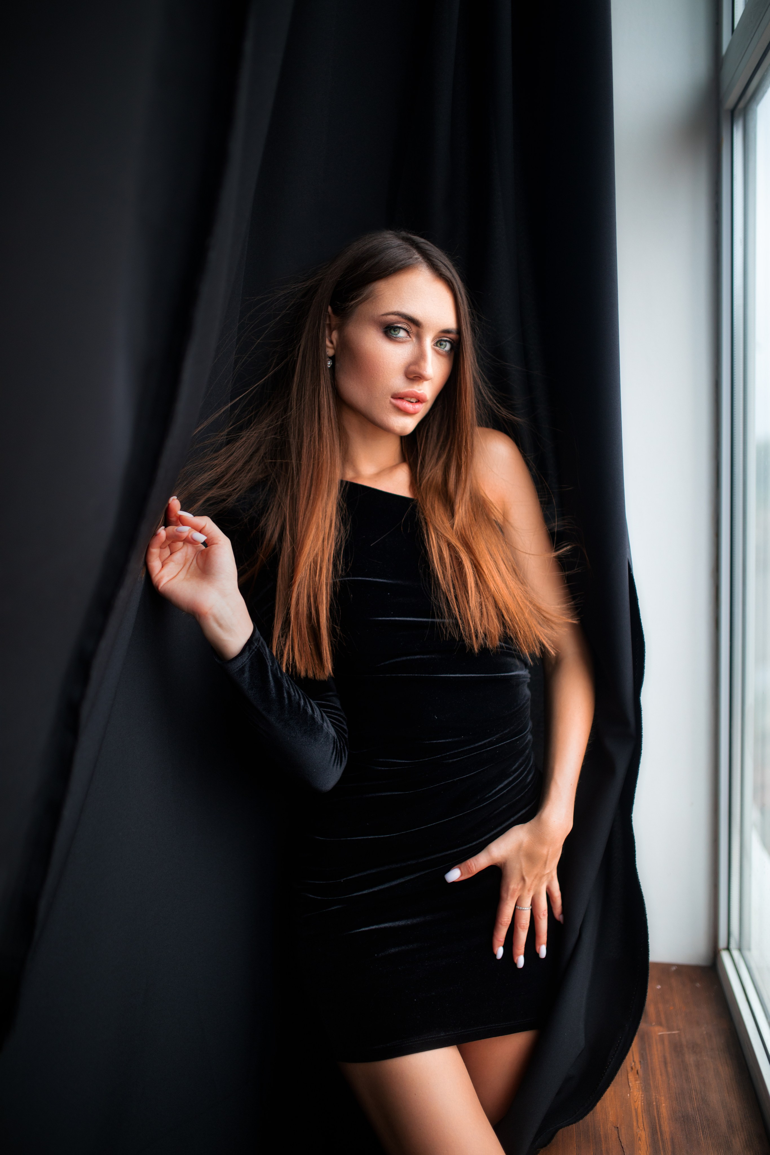 Фотосет с Анастасией в студии с минимальным интерьером в формате для «себя»