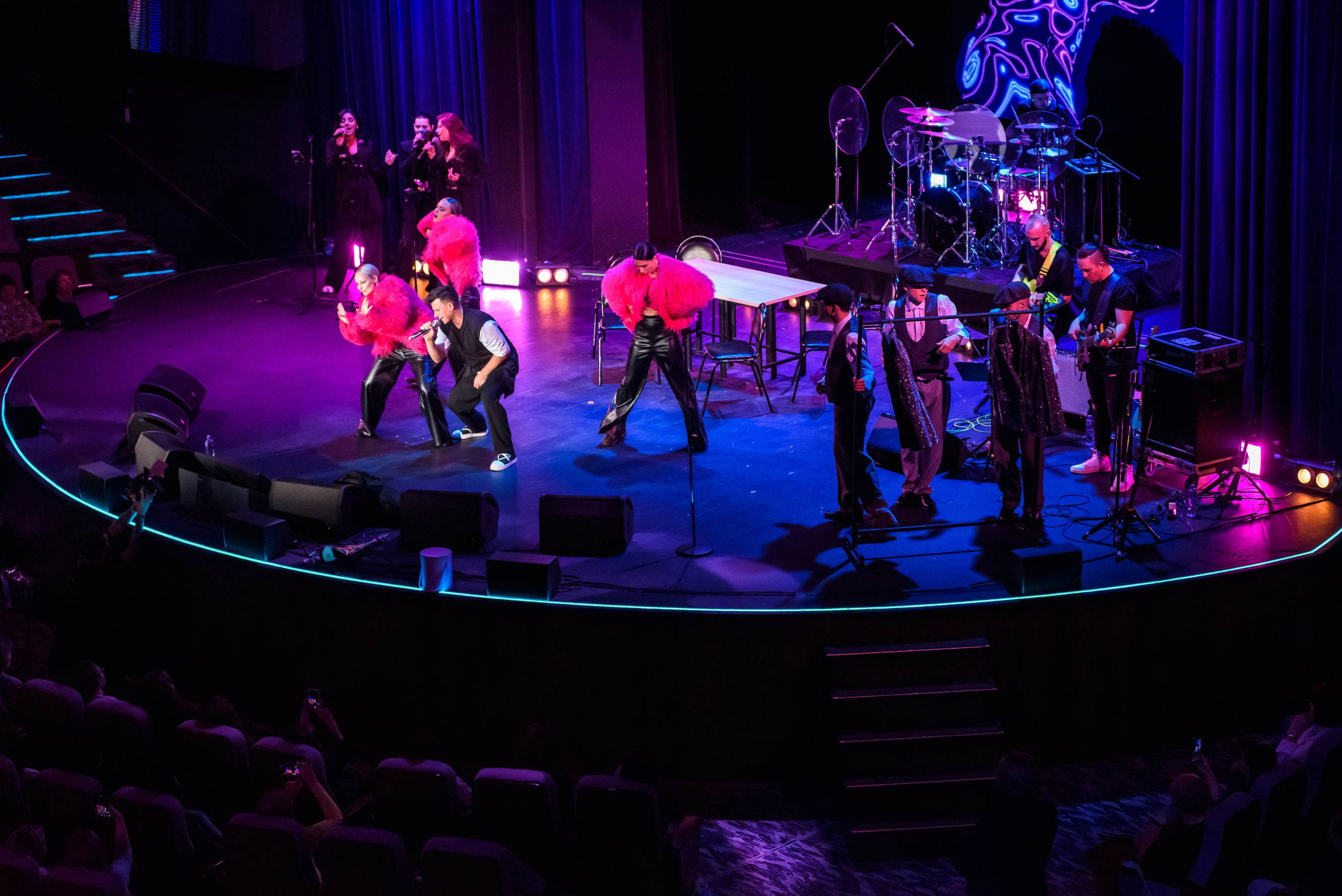 Кирилл Туриченко — Вегас Сити Холл. Бренд-фотограф для экспертов и блогеров в Москве Влада Горбовская