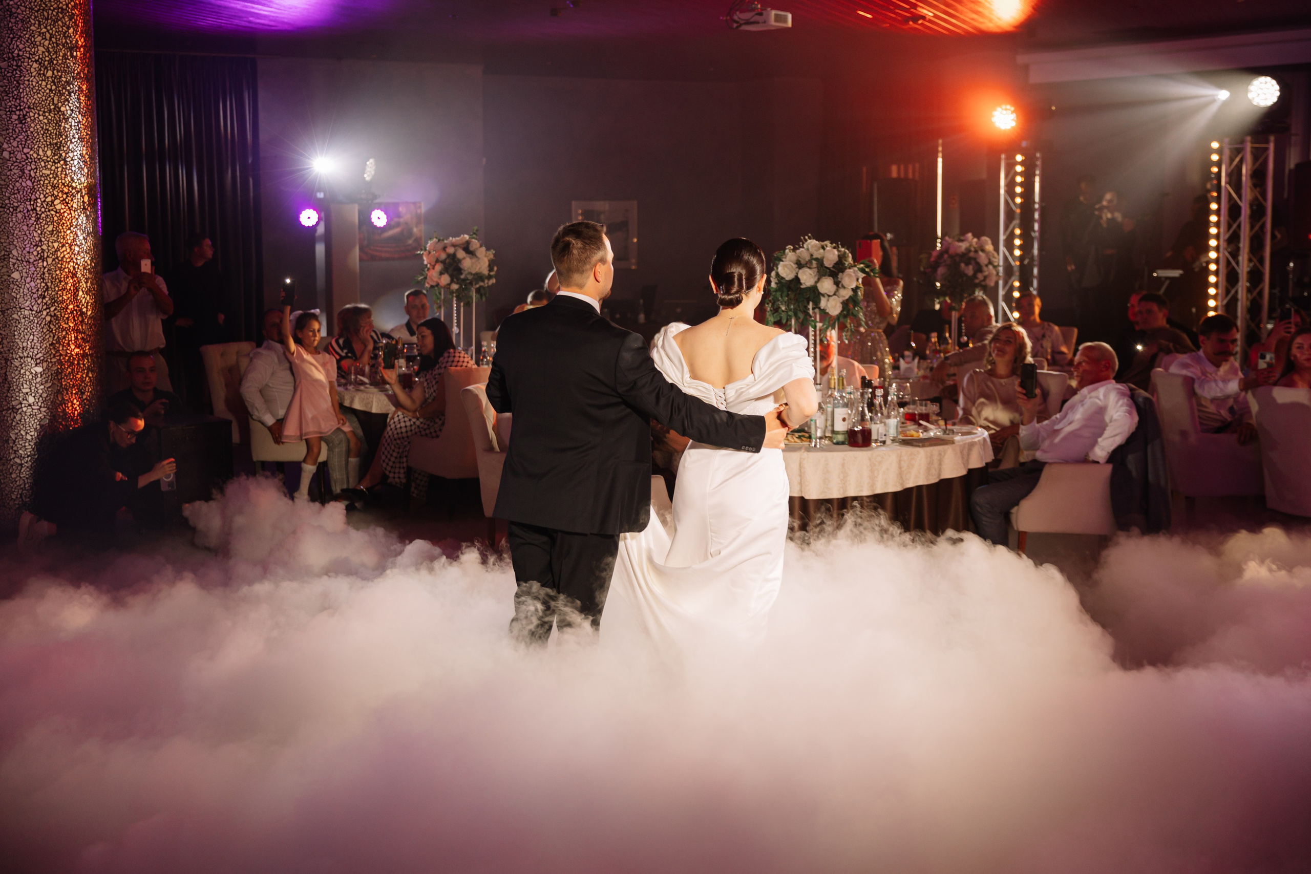 Банкет в Eleven. Свет на свадьбу Нижний Новгород Friends Rent