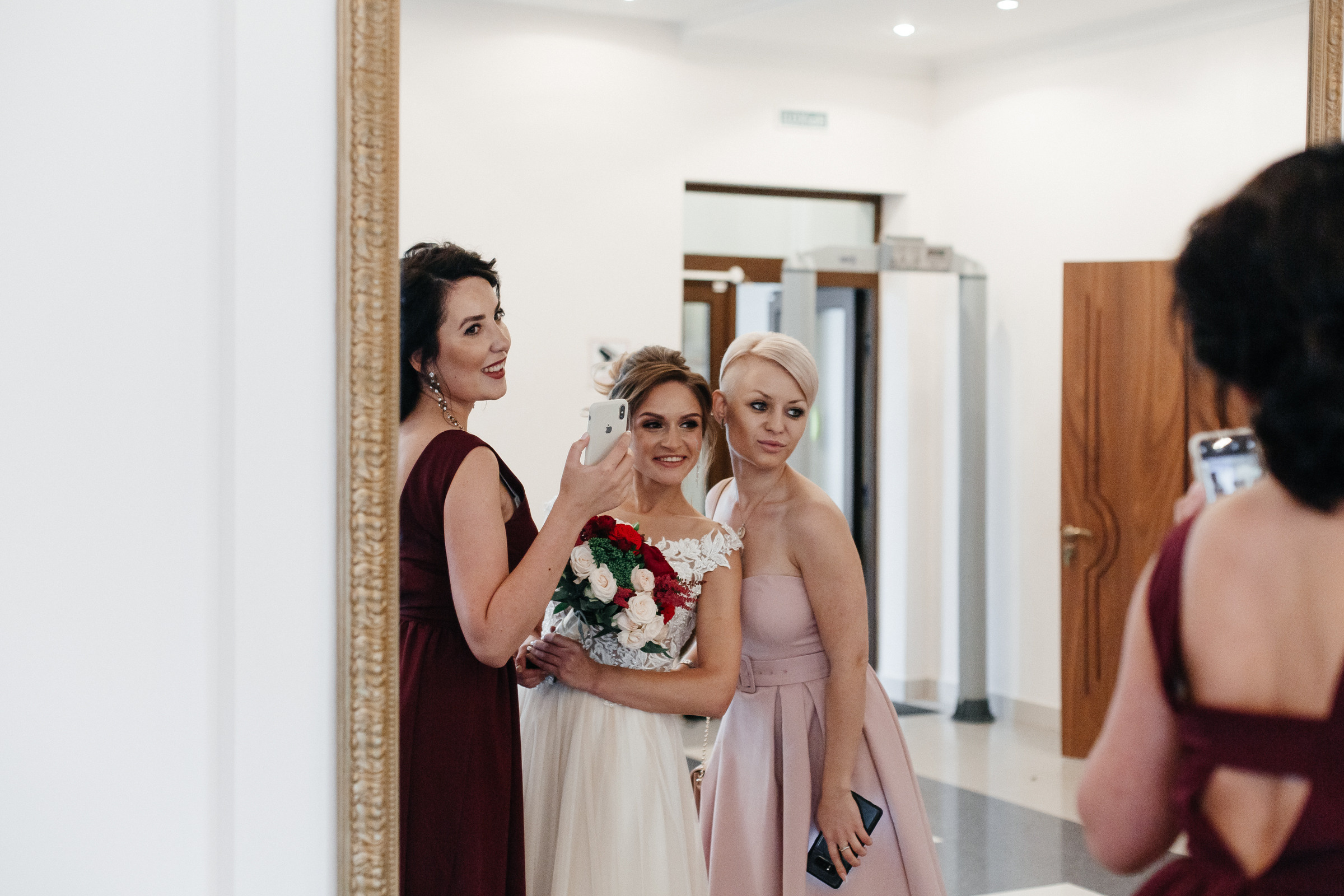 Нашепчи мне самых нежных глупостей, засмеюсь, уткнусь в твоё плечо. Душевный фотограф Ваших самых ярких событий Марина Погребняк