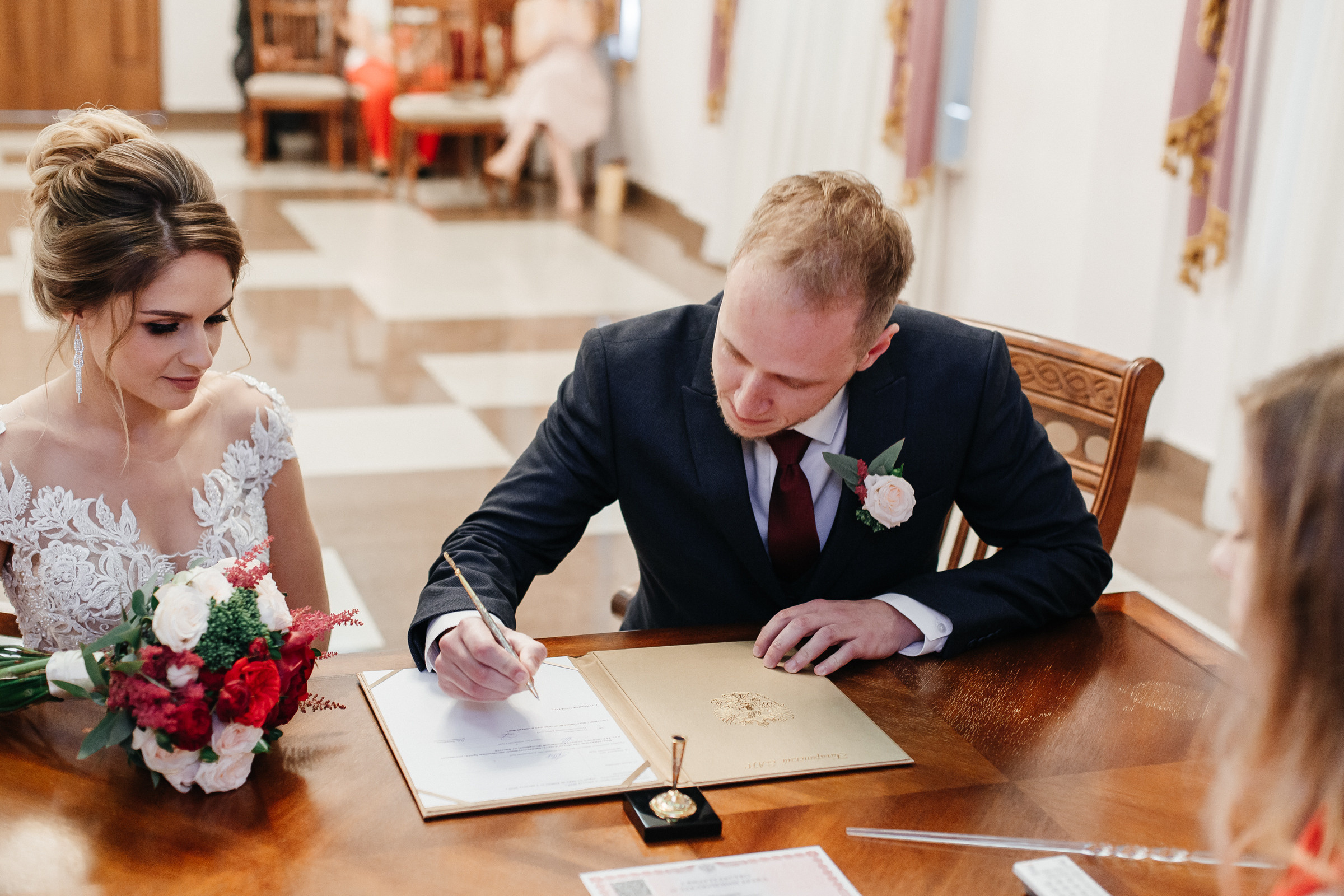 Нашепчи мне самых нежных глупостей, засмеюсь, уткнусь в твоё плечо. Душевный фотограф Ваших самых ярких событий Марина Погребняк