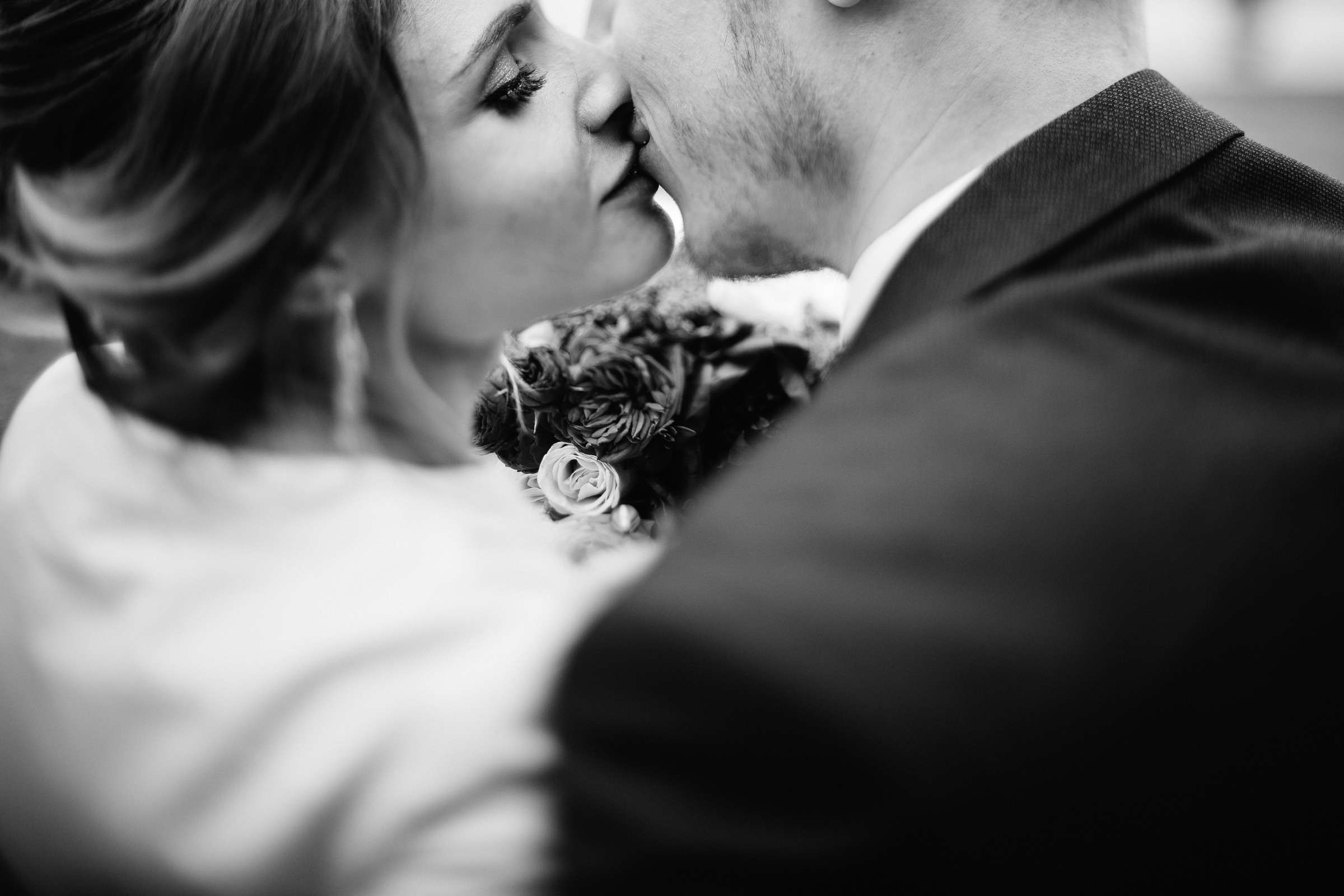 Нашепчи мне самых нежных глупостей, засмеюсь, уткнусь в твоё плечо. Душевный фотограф Ваших самых ярких событий Марина Погребняк