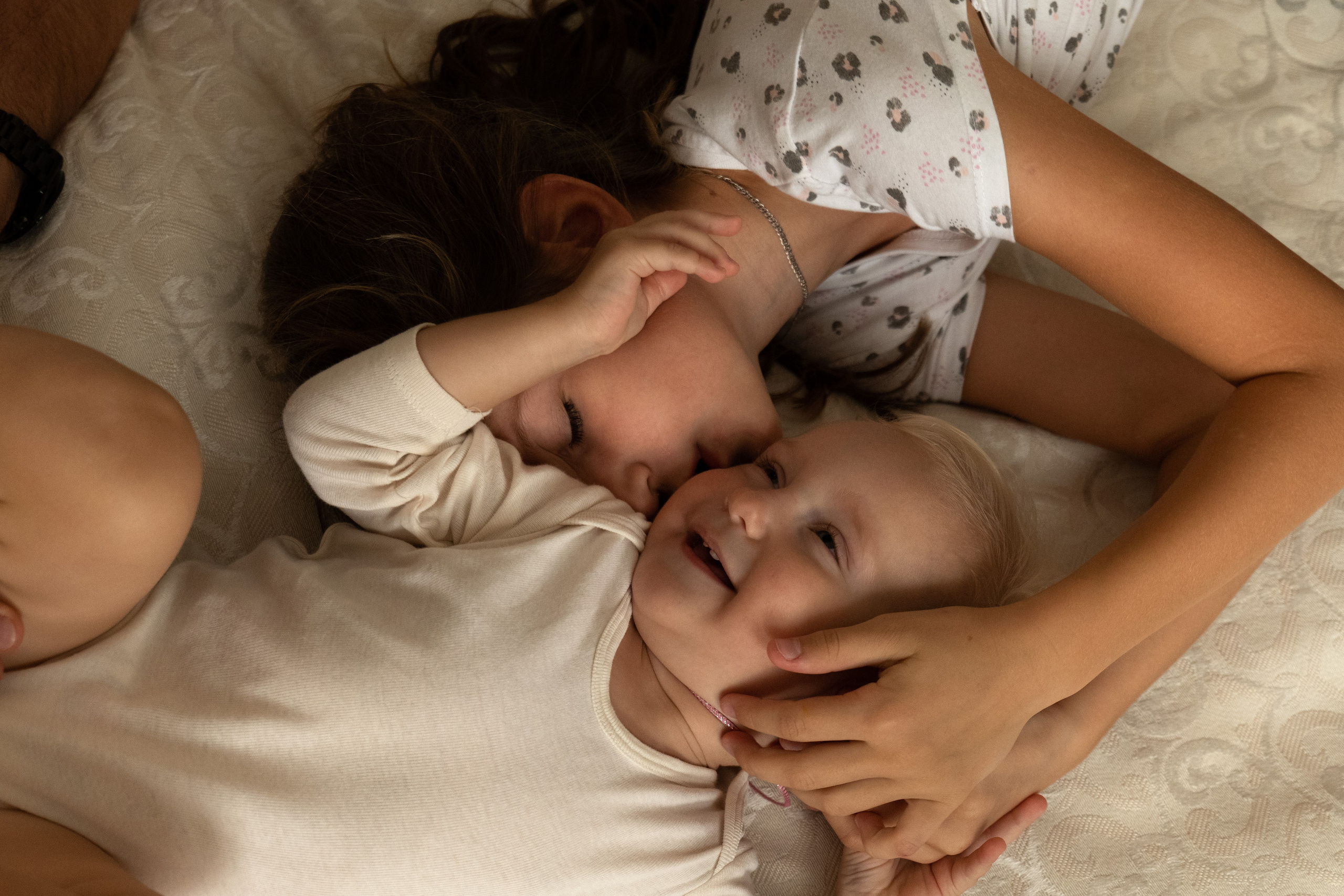 Семейная фотосессия дома. Фотограф видеограф Ольга Василевская