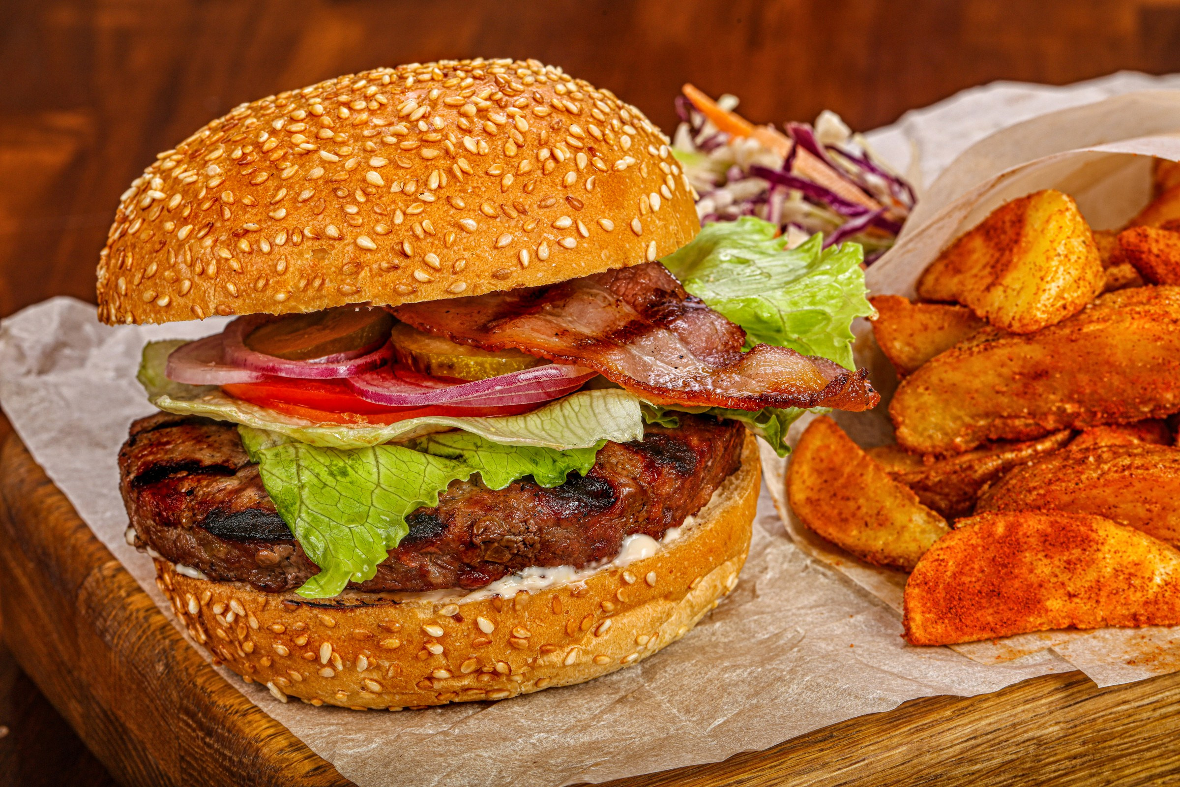 Фотосъемка бургеров и гамбургеров. Заказ по тел.: +7 (906) 006-90-22. Фуд-фотограф Андрей Старостин — съемка еды в Москве. 9000 руб. в час