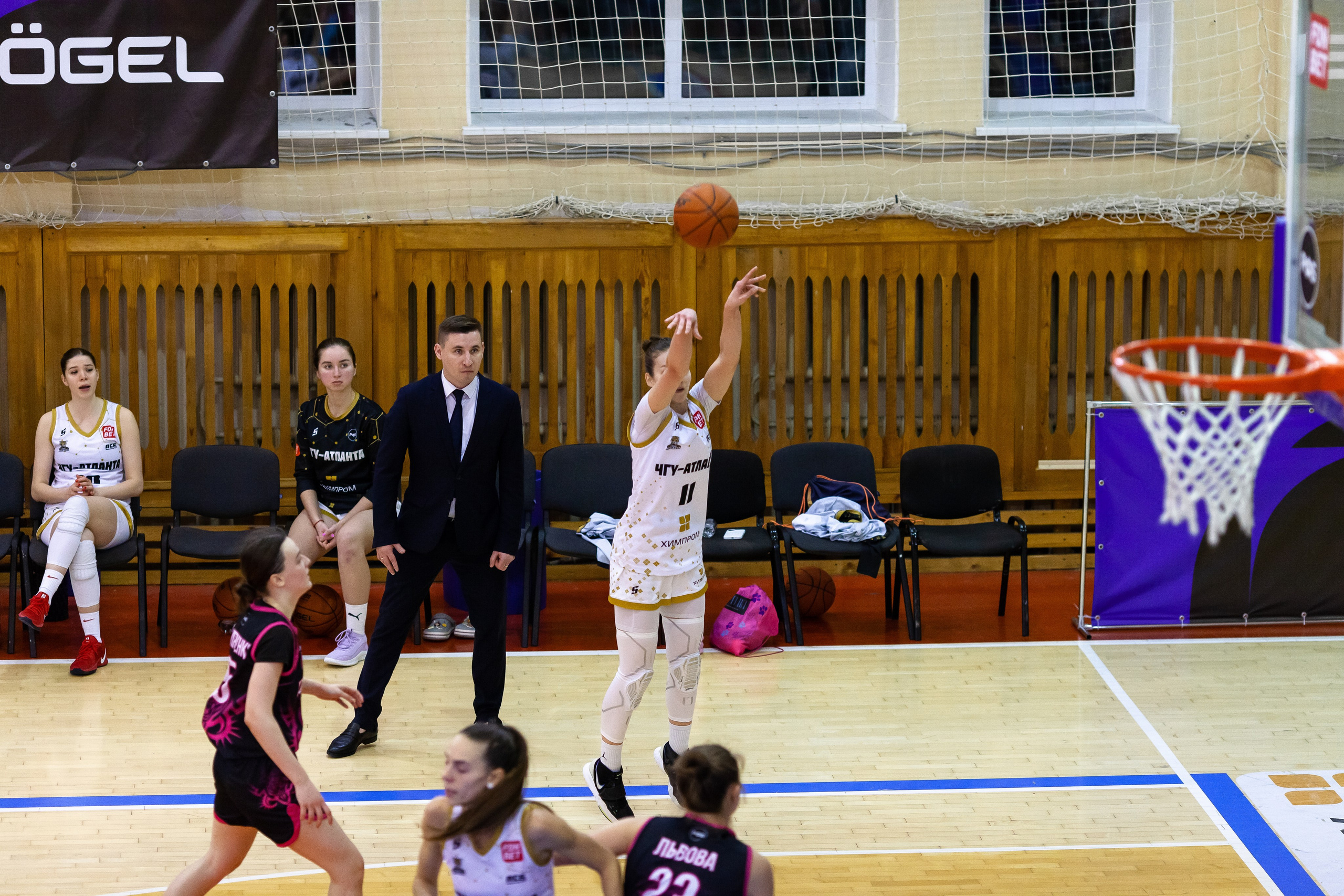 ЧГУ-Атланта — Ростов-ЮФУ / 1 игра. Фотография