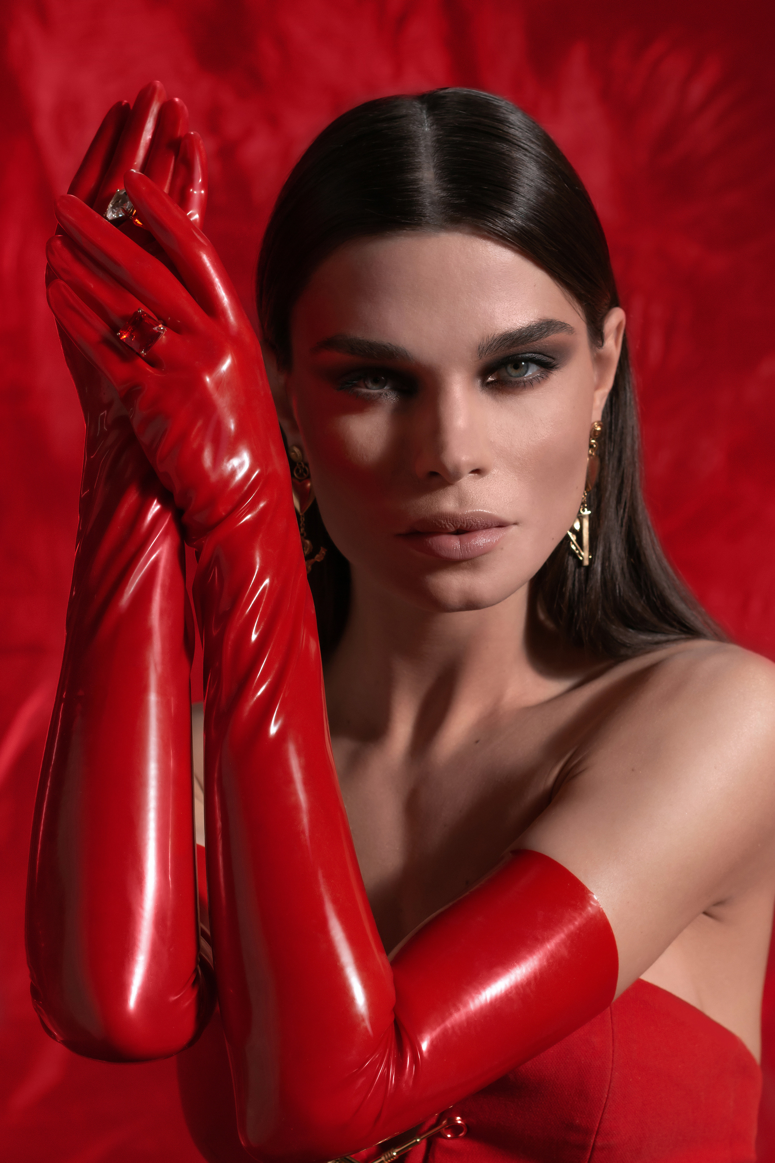 Alice. Бьюти- и портретный фотограф в Москве Полли Максимова. Создаю съёмки и делаю ретушь для брендов косметики и рекламы