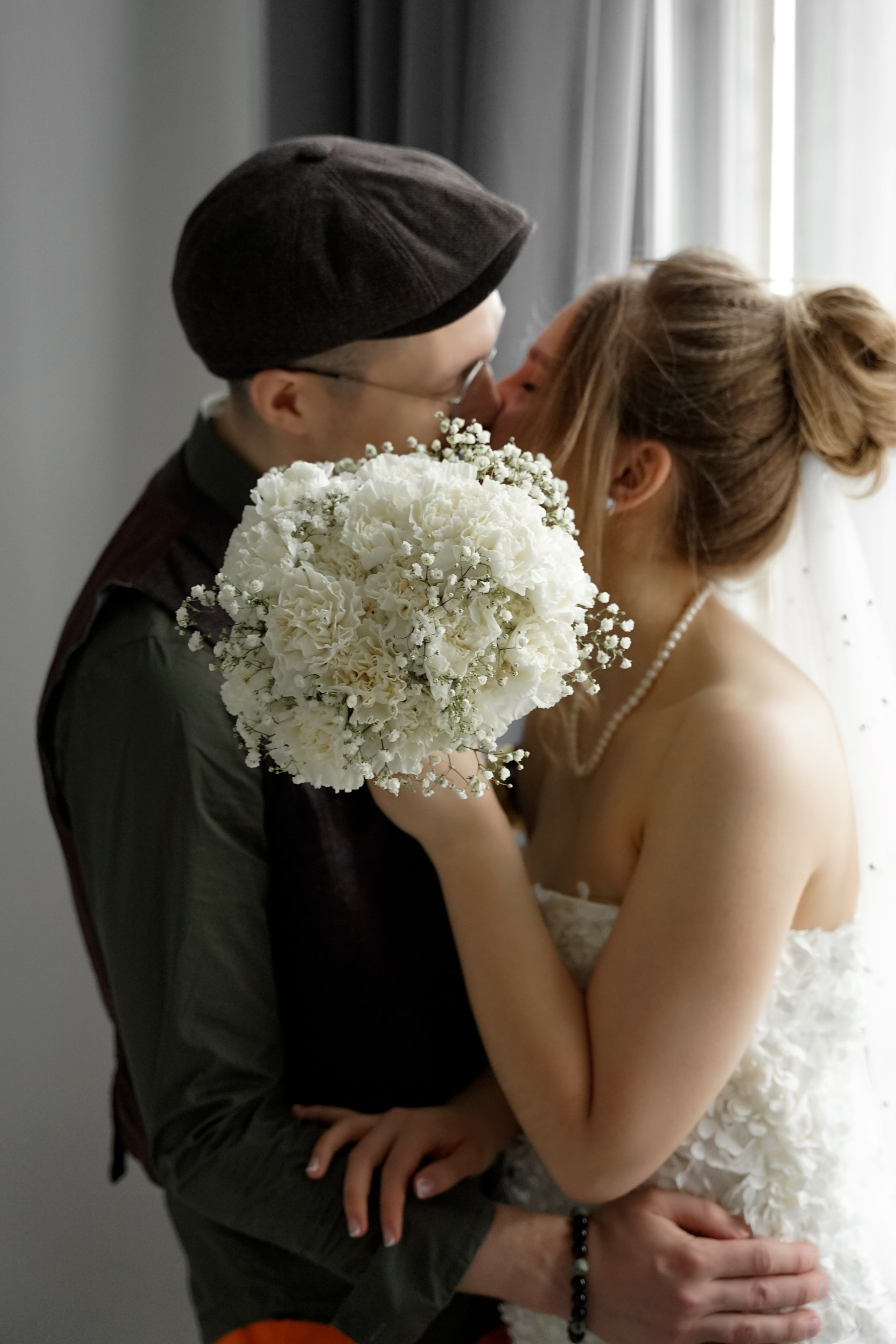 Фотосессия в необычном образе для жениха и невесты