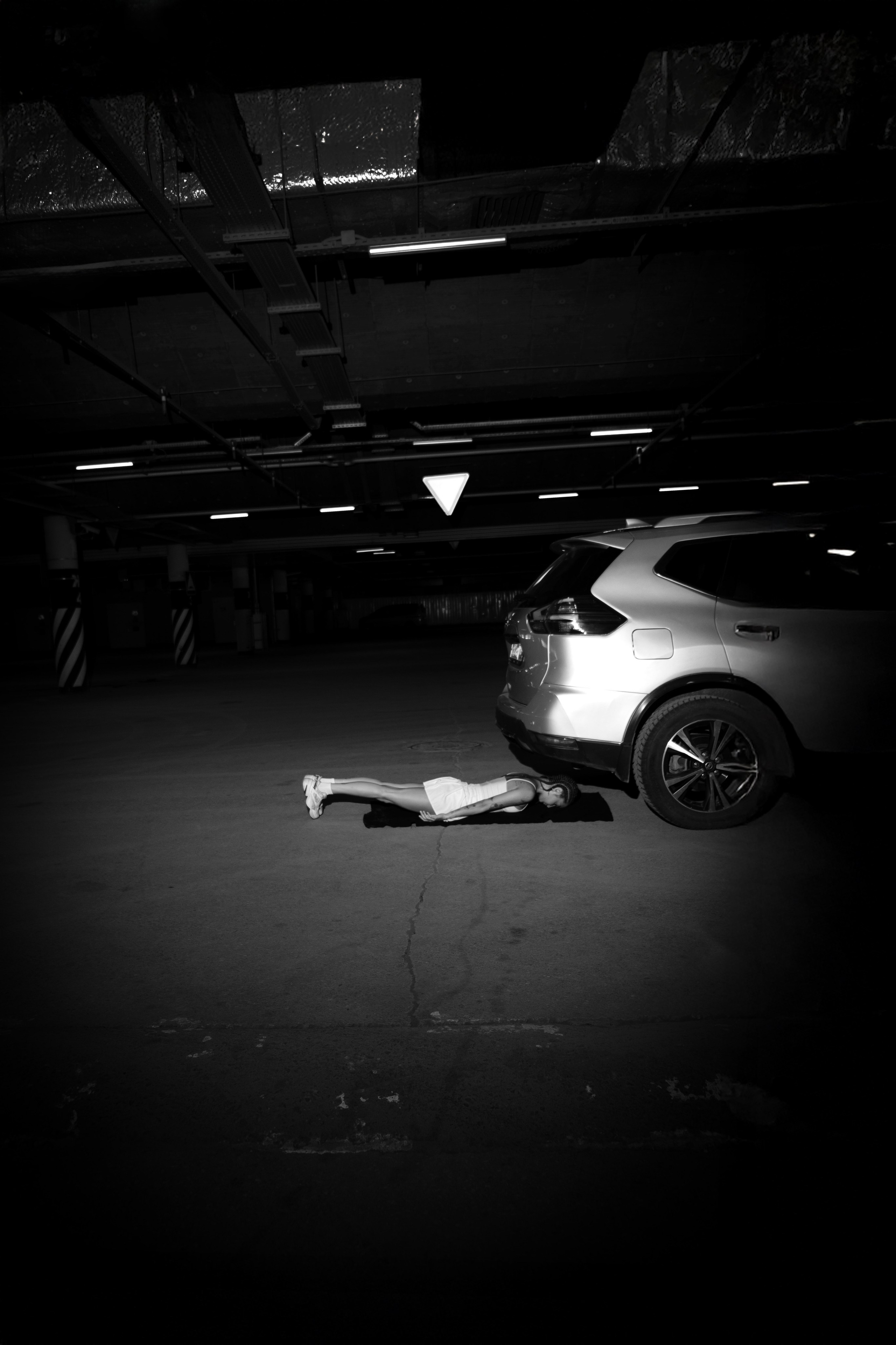 На парковке. Женский фотограф в Новосибирске Вячеслав Семакин