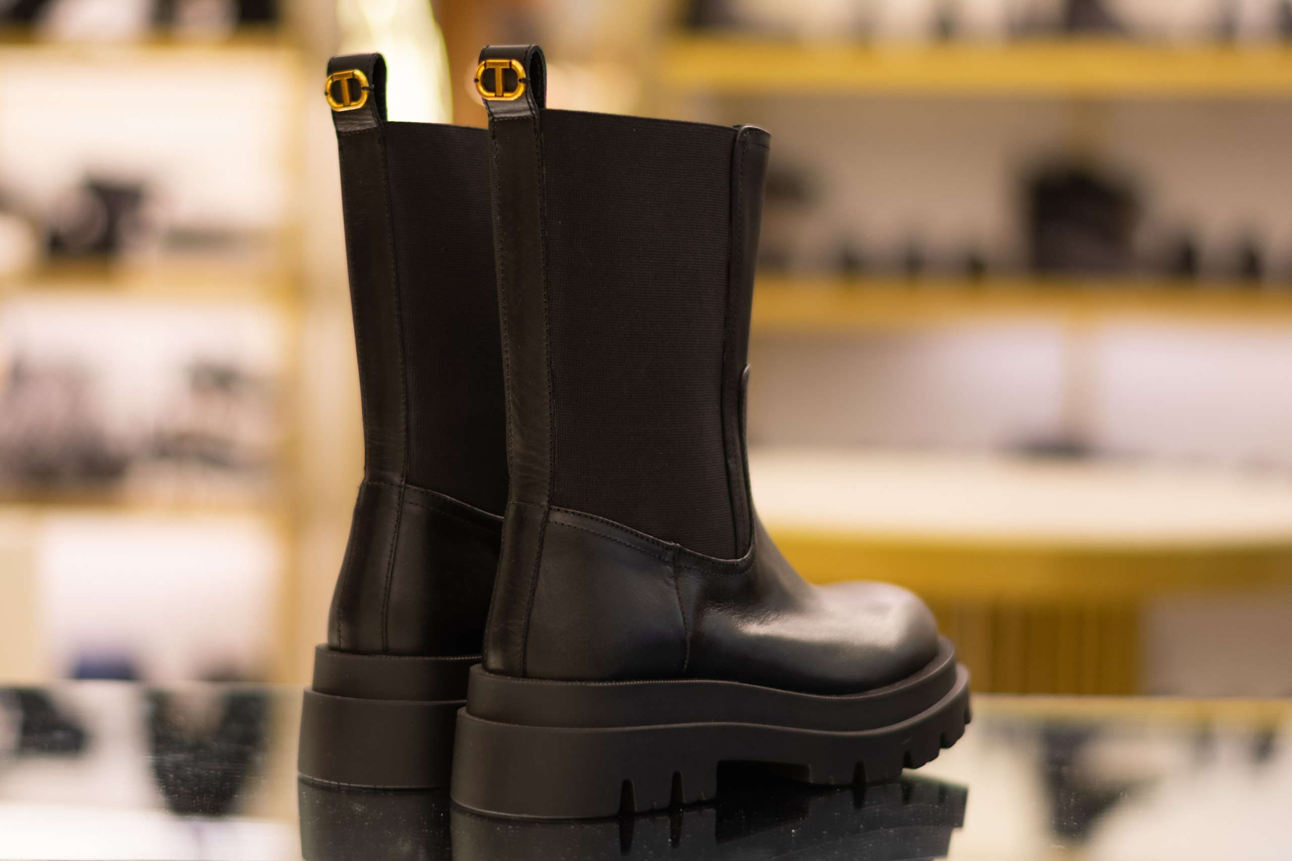 Для организаций. Предметная фотосессия для обувного магазина Capsula. Фотограф/видеограф Богдан Голованов