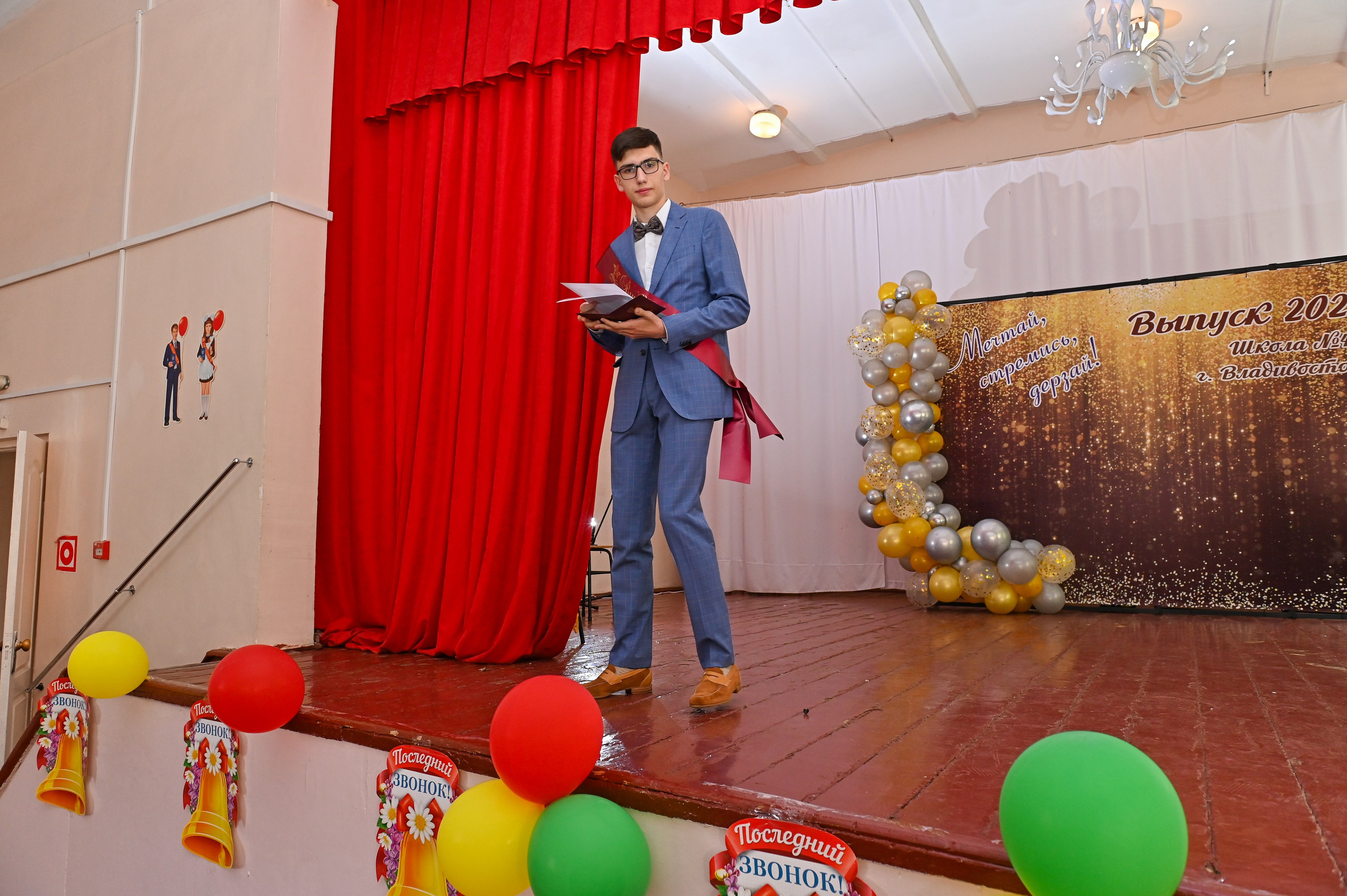 Выпускной школа 48. Семейный и свадебный фотограф во Владивостоке