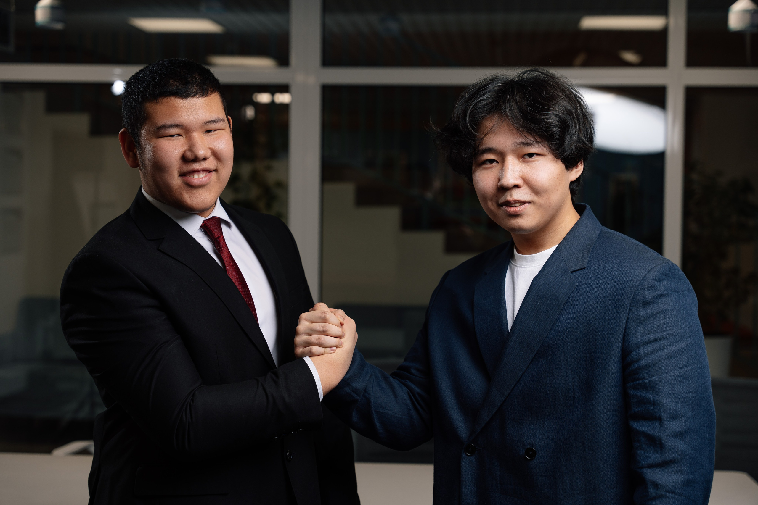 По двое. Выпускные альбомы в Нур-Султане (Астана) и по всему Казахстану