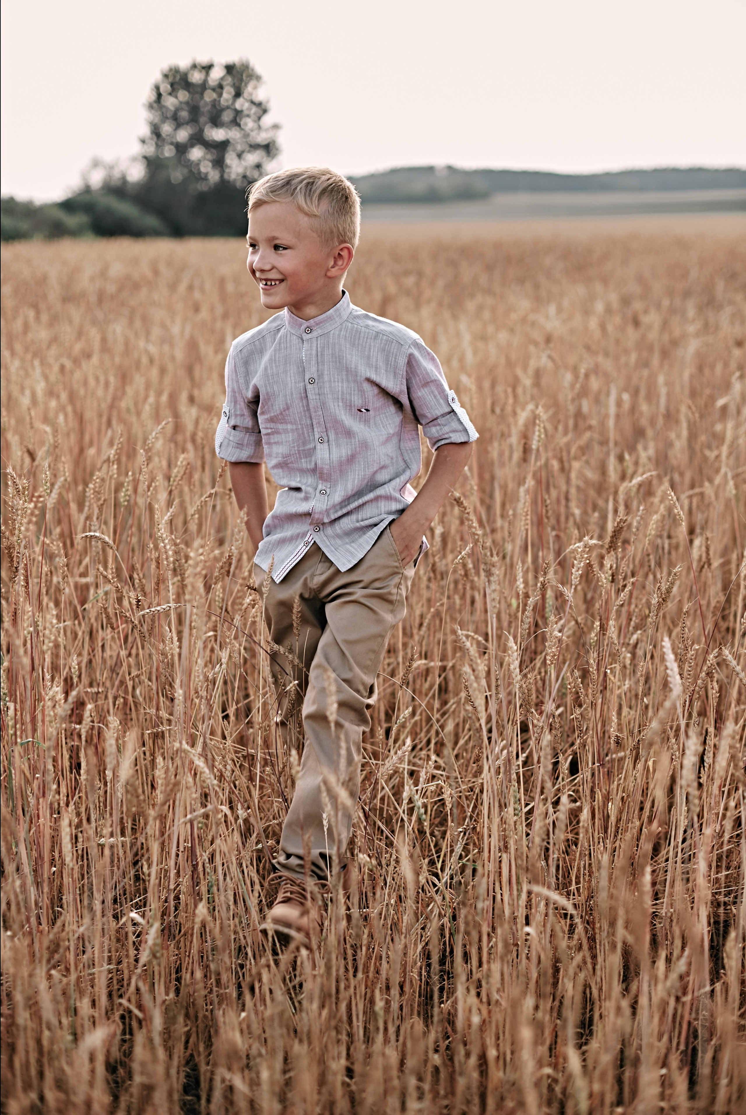 Большая семейная съемка в поле. Главная