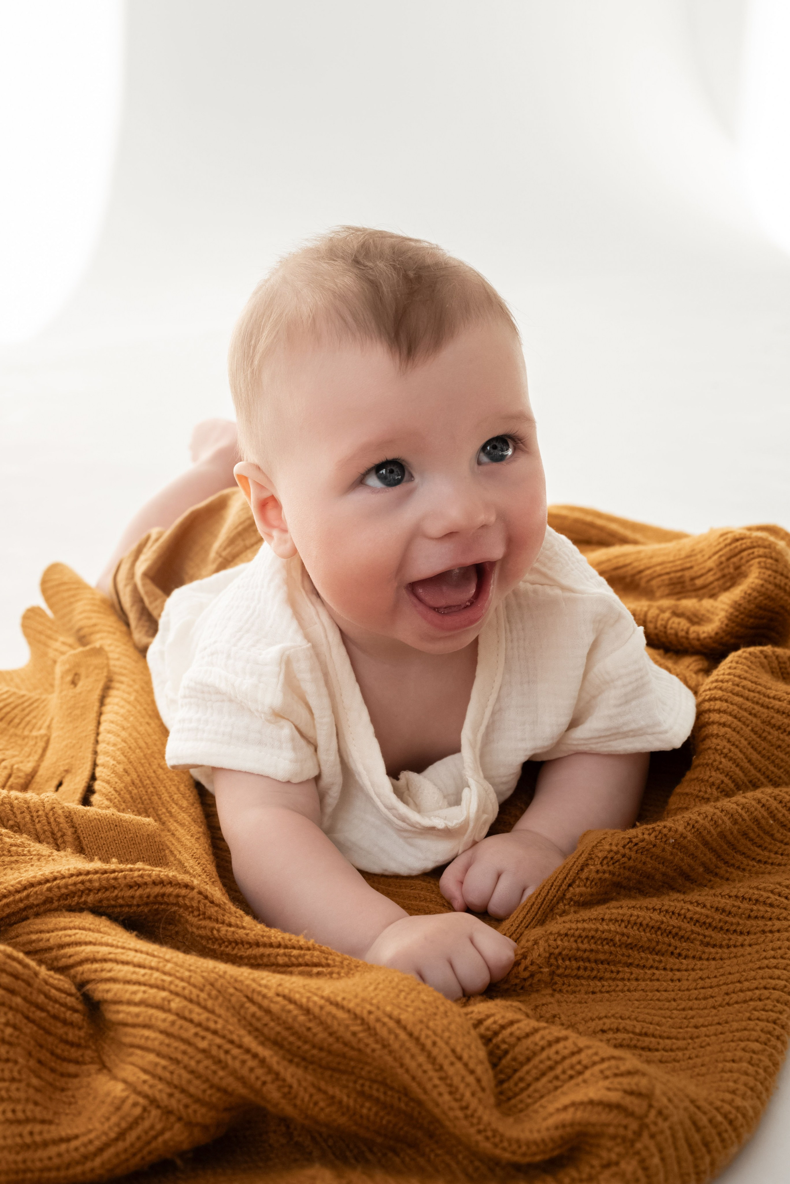 Сергеевы семейная студийная фотосессия. Профессиональный фотограф в Твери Иванова Юлия
