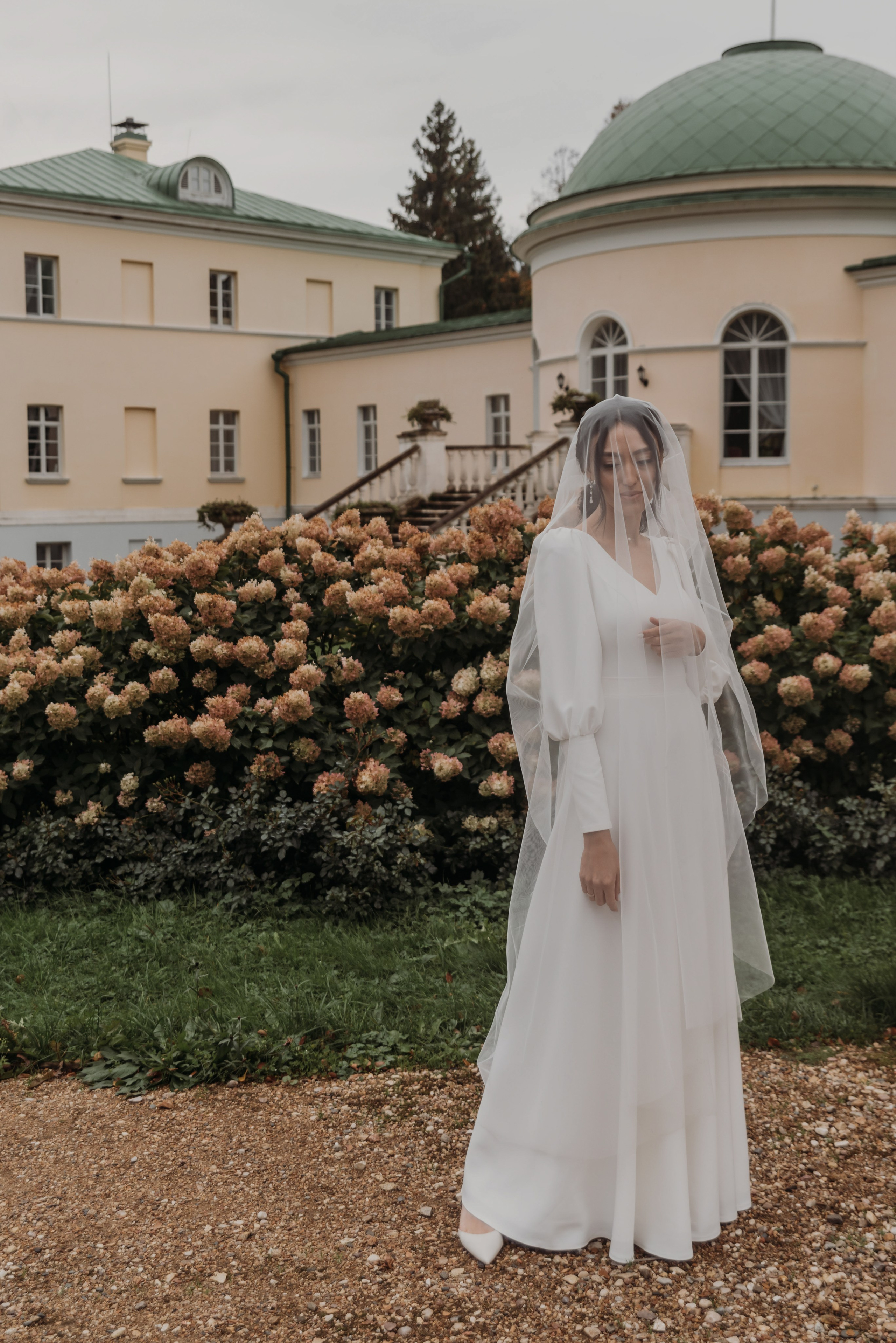 Свадебная фотосессия в Твери в красивой локации в замке в Московской области. Свадебный фотограф в Твери, Москве и Санкт-Петербурге Денисова Екатерина