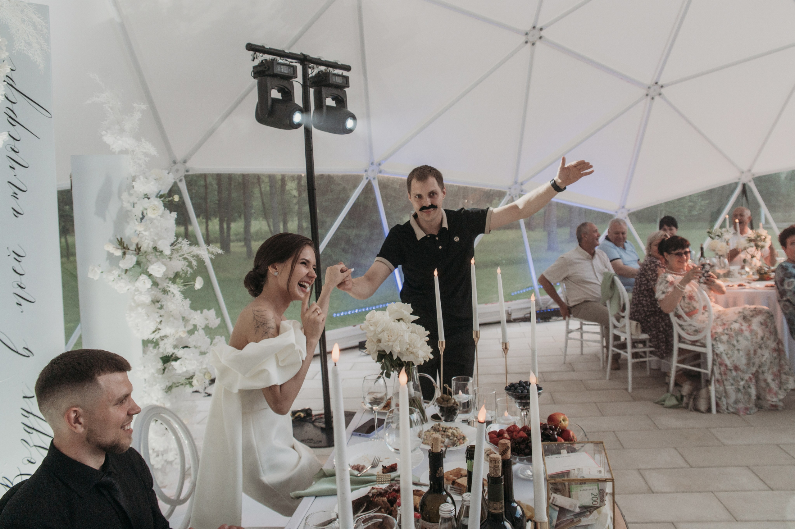 Свадебная фотосессия с утром невесты и красивым свадебным банкетом. Свадебный фотограф в Твери, Москве и Санкт-Петербурге Денисова Екатерина