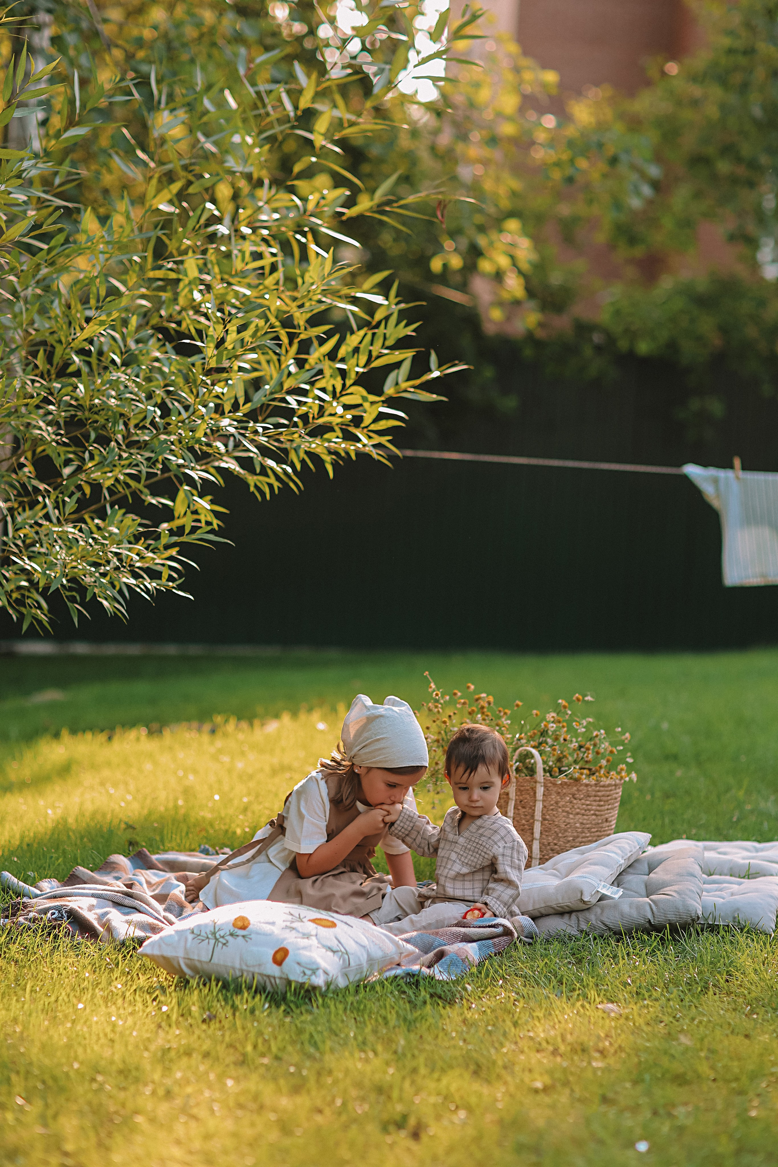 Стирка у дома. Семейный фотограф Тюмень, фотограф на роды Салмина Мария