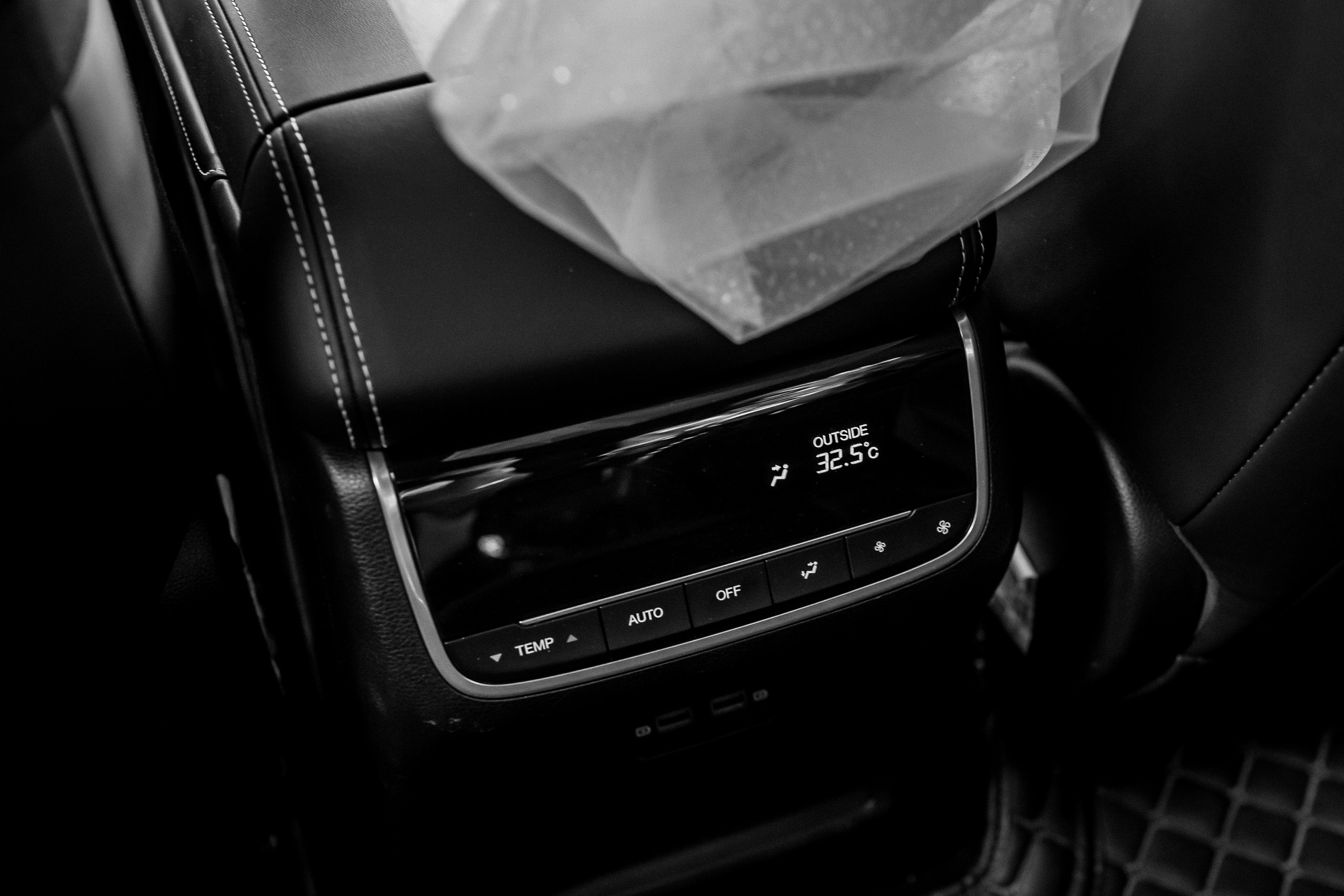 Vlad & Nadya (Saint-Petersburg, Russia). Destination wedding photographer Peter Letu