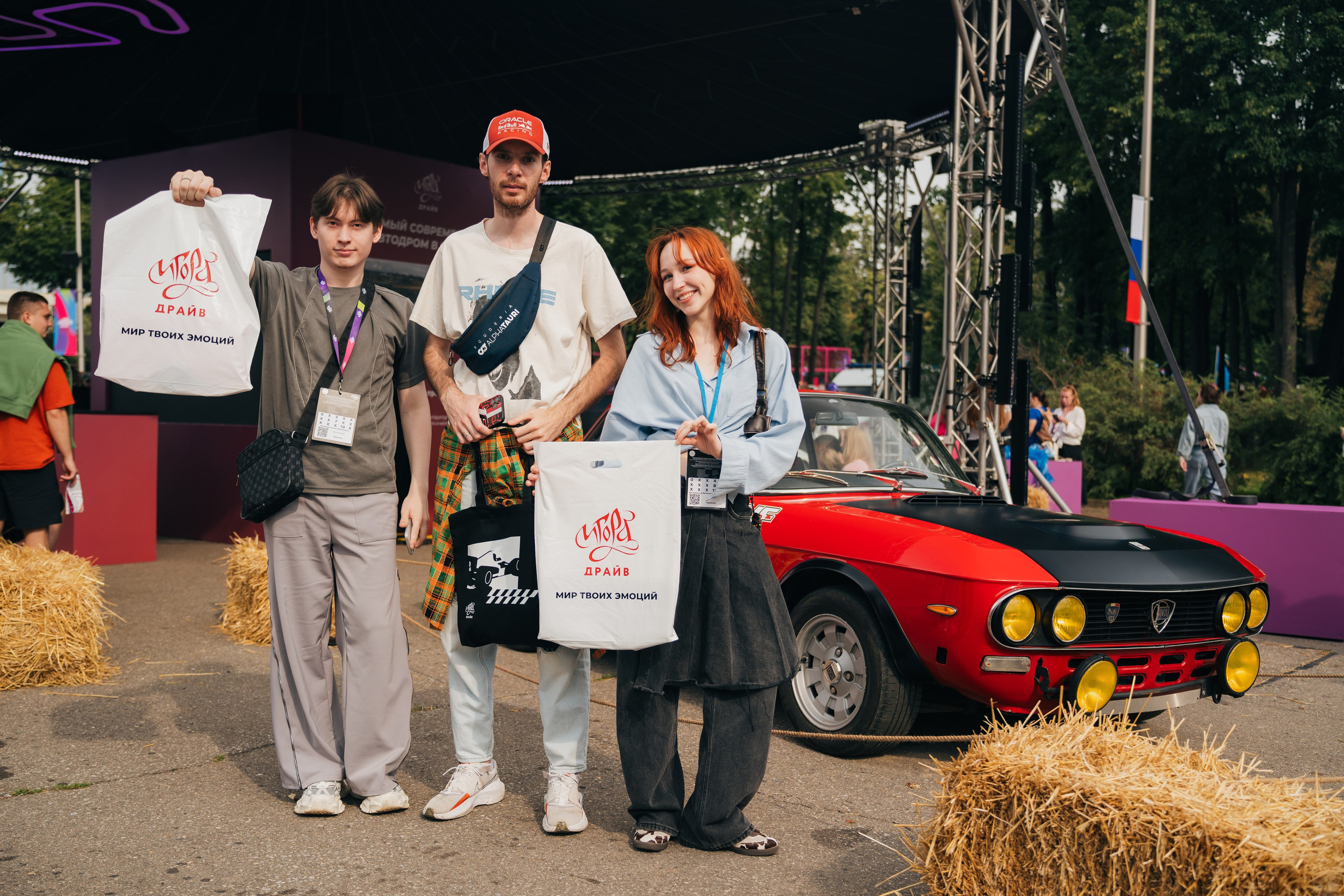 Стенд Igora Drive на фестивале VK Fest 2025. Ilya Foxy — автомобильный фотограф