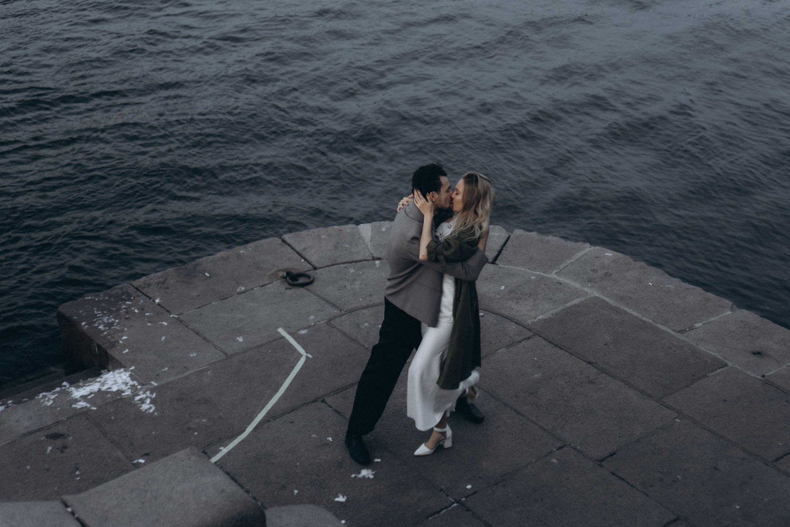 СВАДЕБНАЯ СЬЕМКА ПАРЫ НА РАССВЕТЕ В БЕЛЫЕ НОЧИ И ПРОГУЛКА С РАЗВОДНЫМИ МОСТАМИ И ПИКНИК ВОЗЛЕ ИСАКИЕВСКОГО СОБОРА. Профессиональный фотограф, Санкт-Петербург — Виктория Богомолова