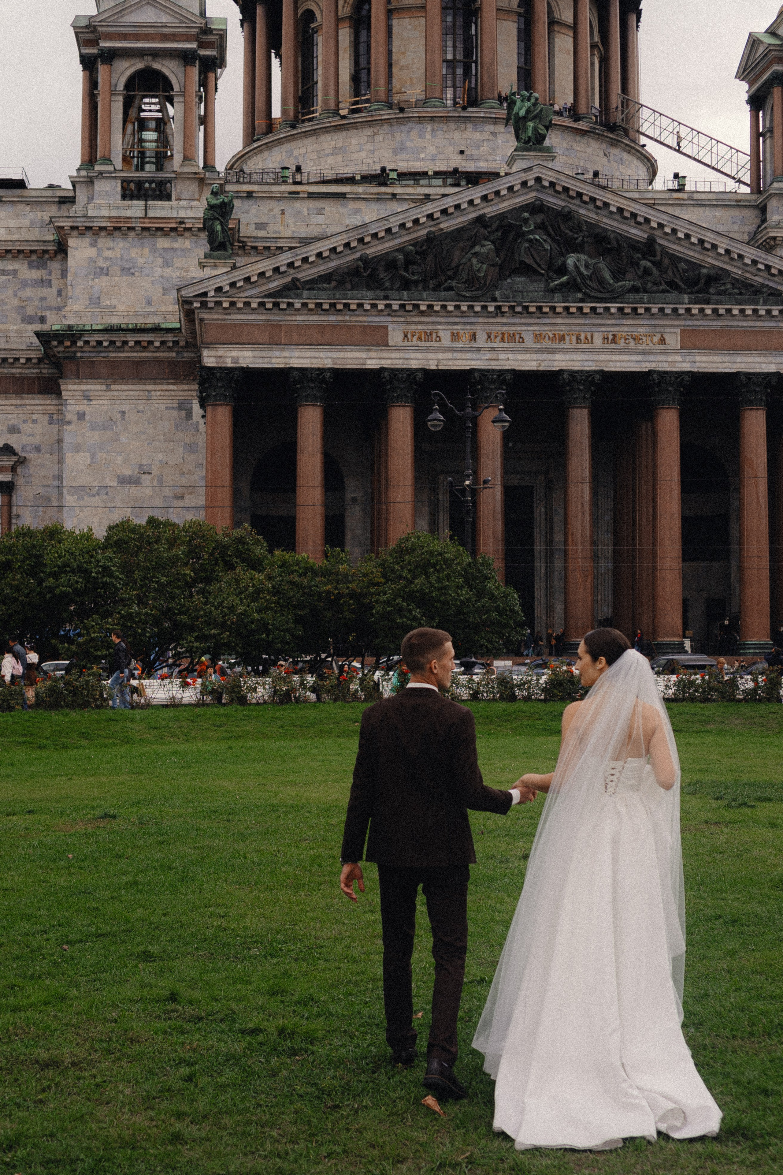 СВАДЕБНАЯ ПРОГУЛКА В САНТК-ПЕТЕРБУРГЕ (ИСАКИЕВСКИЙ СОБОР, ЗИМНЯЯ КАНАВКА, ЭРМИТАЖ И БОЛЬШАЯ МОРСКАЯ УЛИЦА). Профессиональный фотограф, Санкт-Петербург — Виктория Богомолова