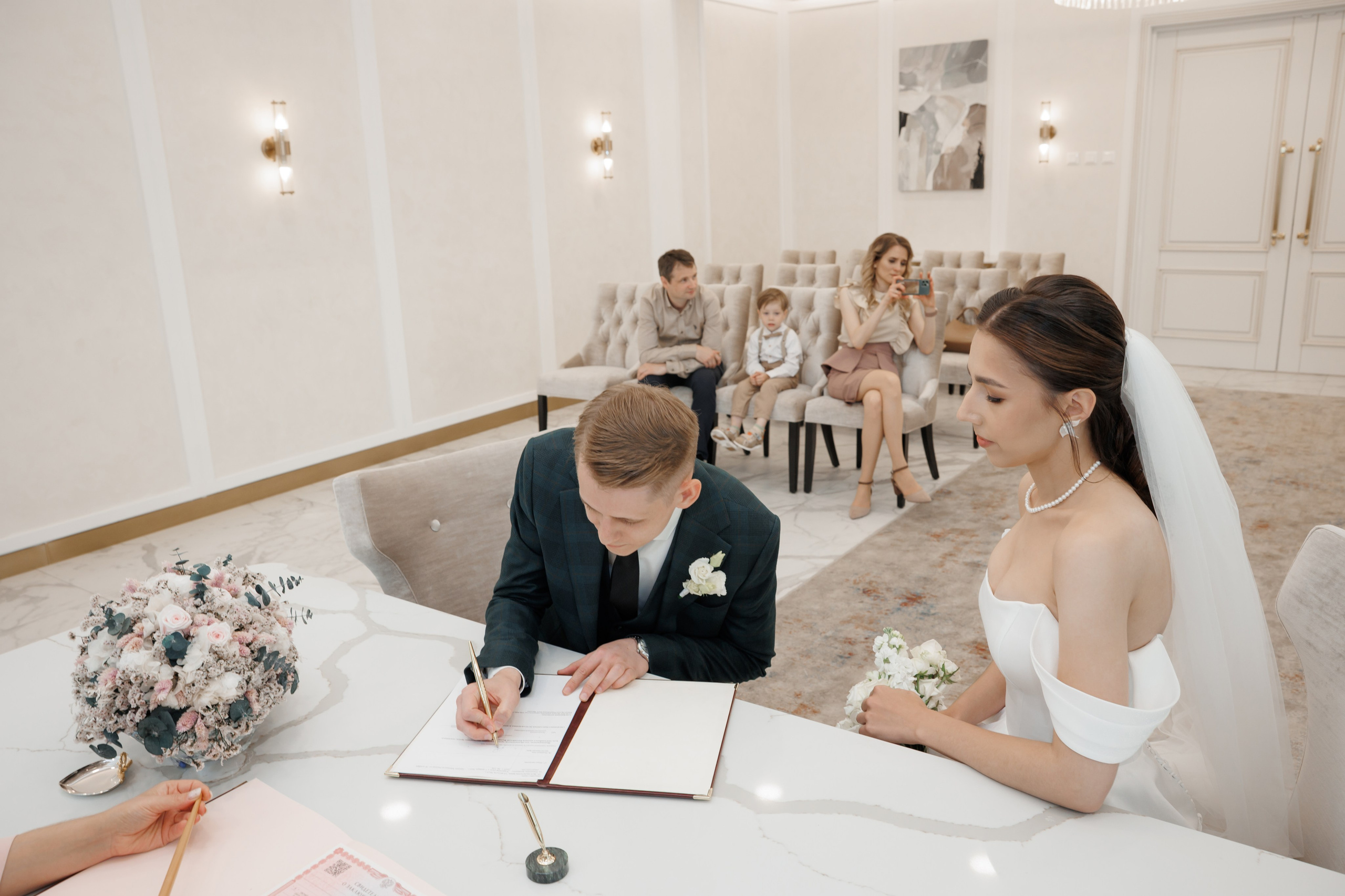 Регистрация в отеле Fish Point, ЗАГС Бутово, прогулка в Остафьево. Свадебный и репортажный фотограф (Москва, Королев и другие)