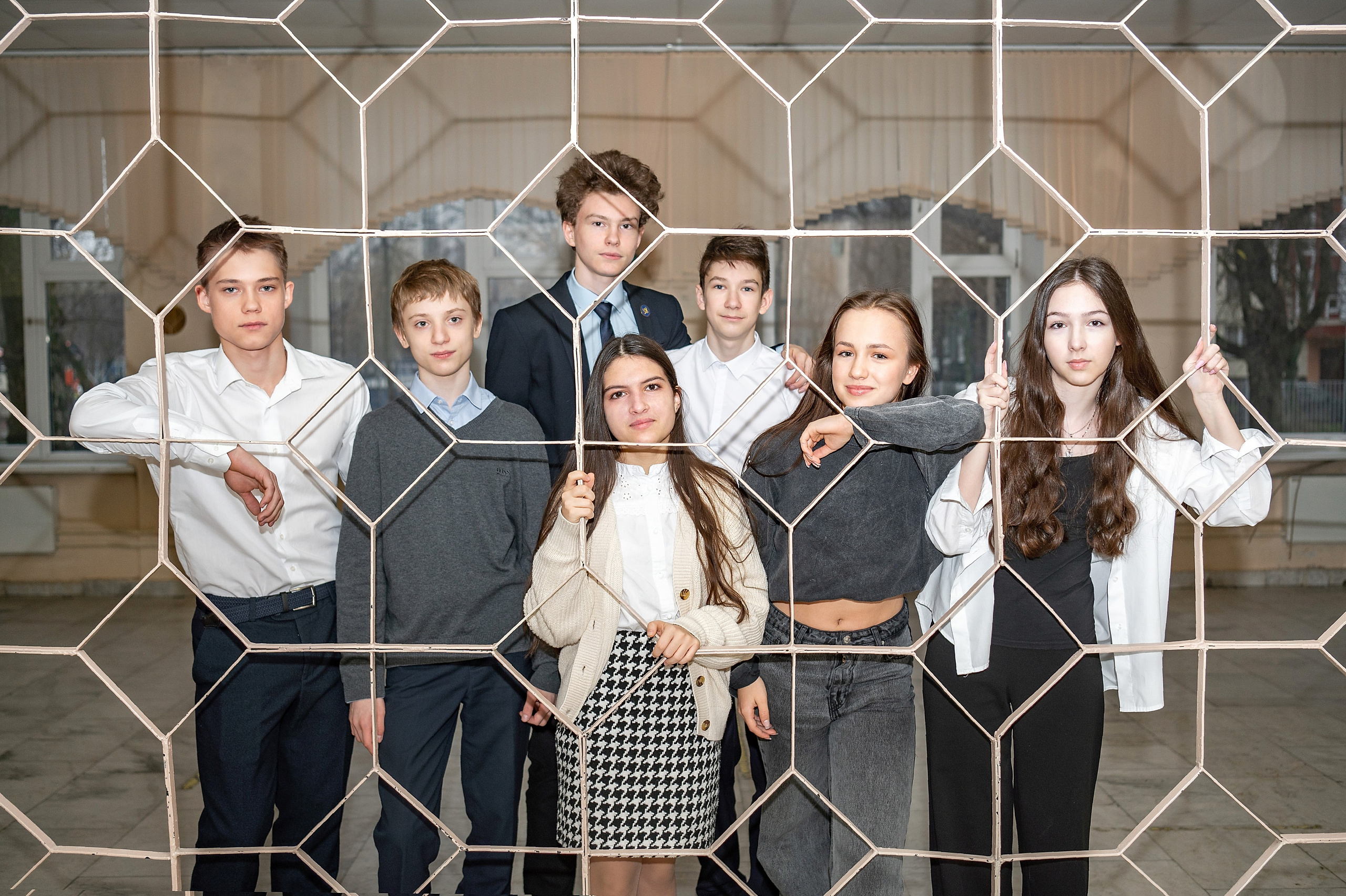 Фотосессия в классе и на территории школы. 9-М класс Школа 1568. Детский и семейный фотограф г. Москва Оксана Катаджи