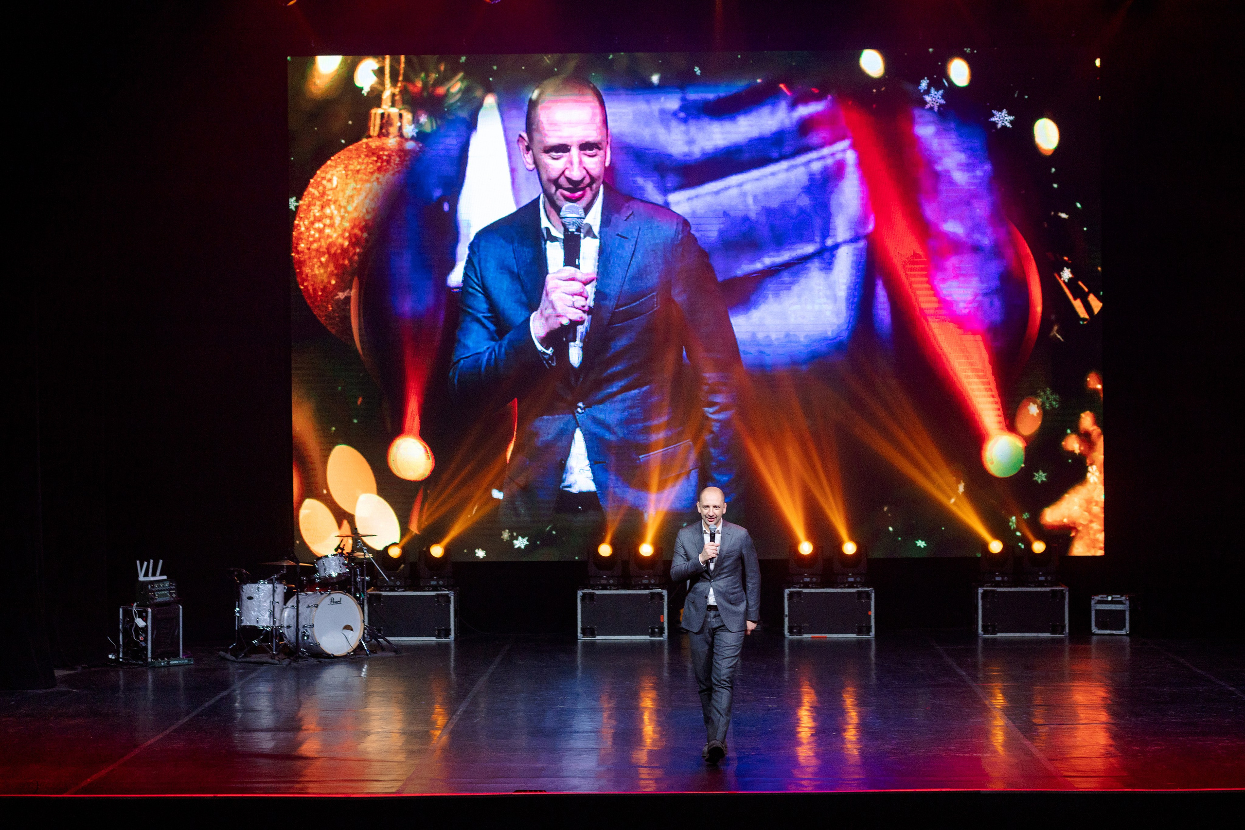 РЕПОРТАЖ: НОВЫЙ ГОД В ДК МЕТАЛЛУРГ. Профессиональный фотограф в Ижевске Леша Петров