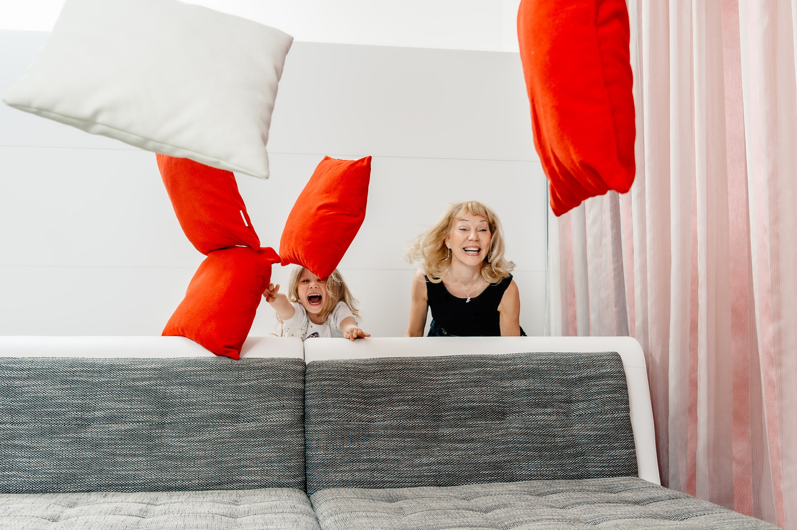 Лето располагает ко всяким резвостям и дерзостям на свежем воздухе. Зовите нас в на съемки в свои загородные резиденции!. Семейный фотограф в Москве Елена Снегирева