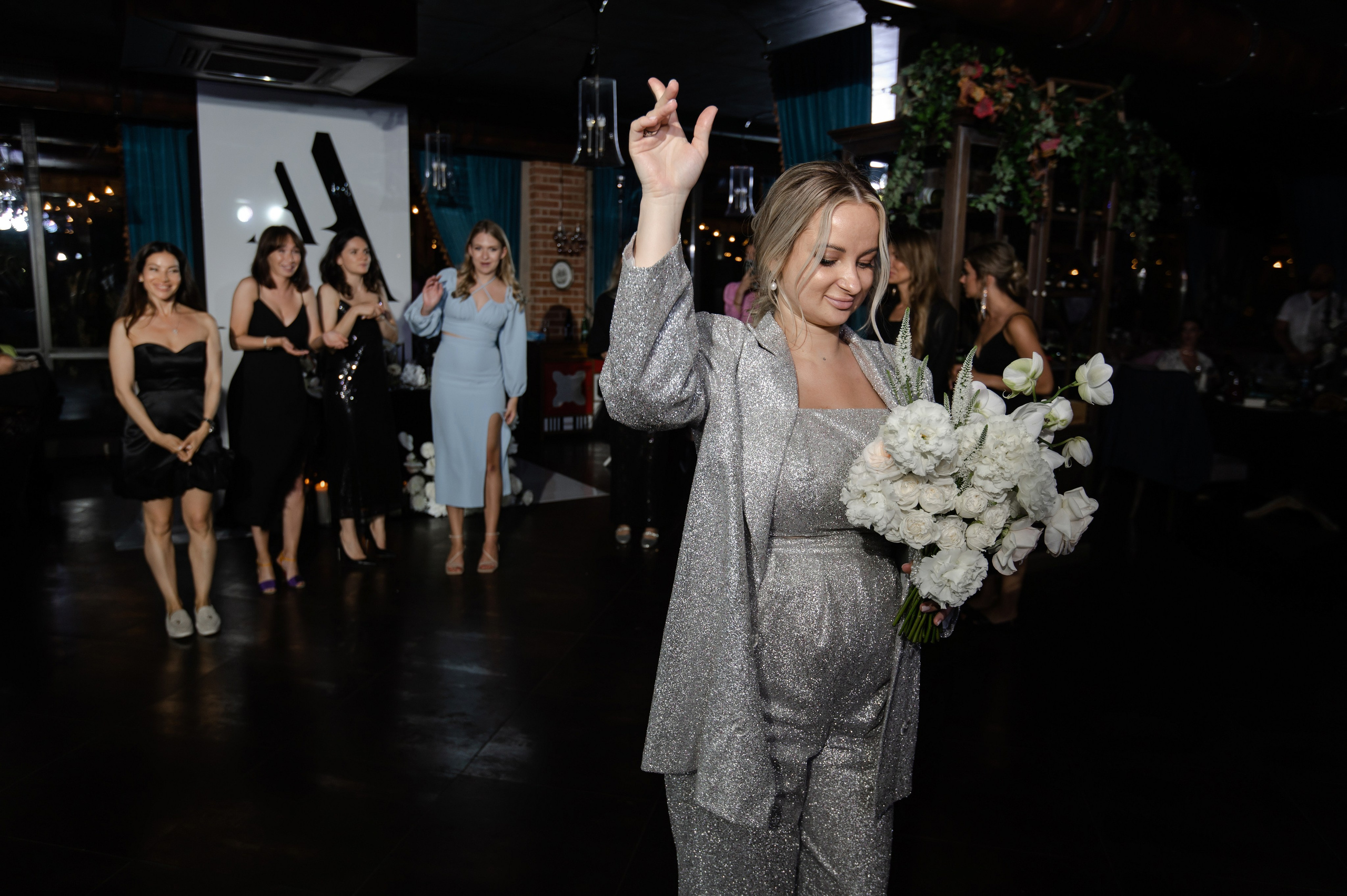 Свадебная фотосессия в отеле Hayat Regency Rostov. Свадебный фотограф в Ростове Максимов Максим