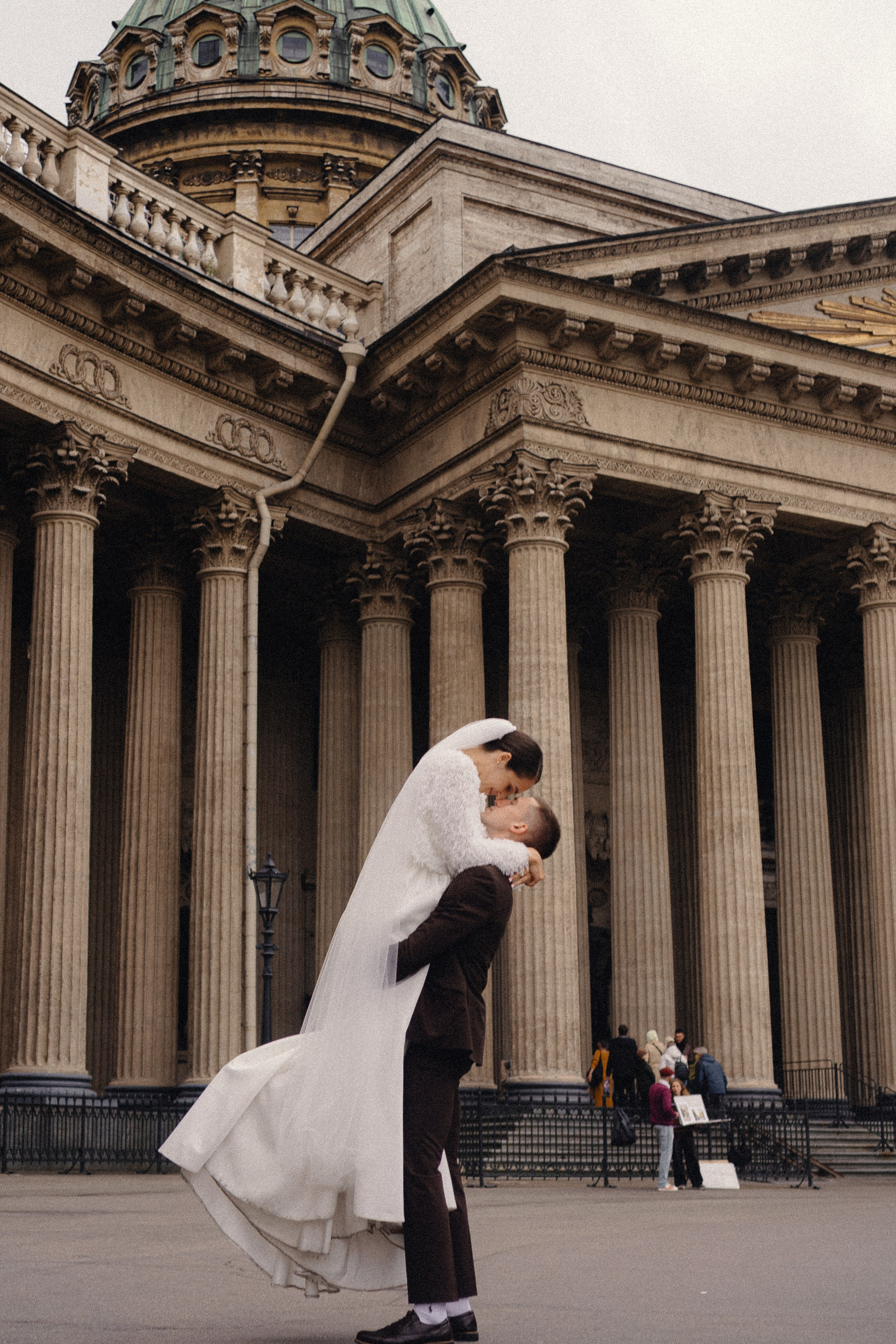 СВАДЕБНАЯ ПРОГУЛКА В САНТК-ПЕТЕРБУРГЕ (ИСАКИЕВСКИЙ СОБОР, ЗИМНЯЯ КАНАВКА, ЭРМИТАЖ И БОЛЬШАЯ МОРСКАЯ УЛИЦА). Профессиональный фотограф, Санкт-Петербург — Виктория Богомолова