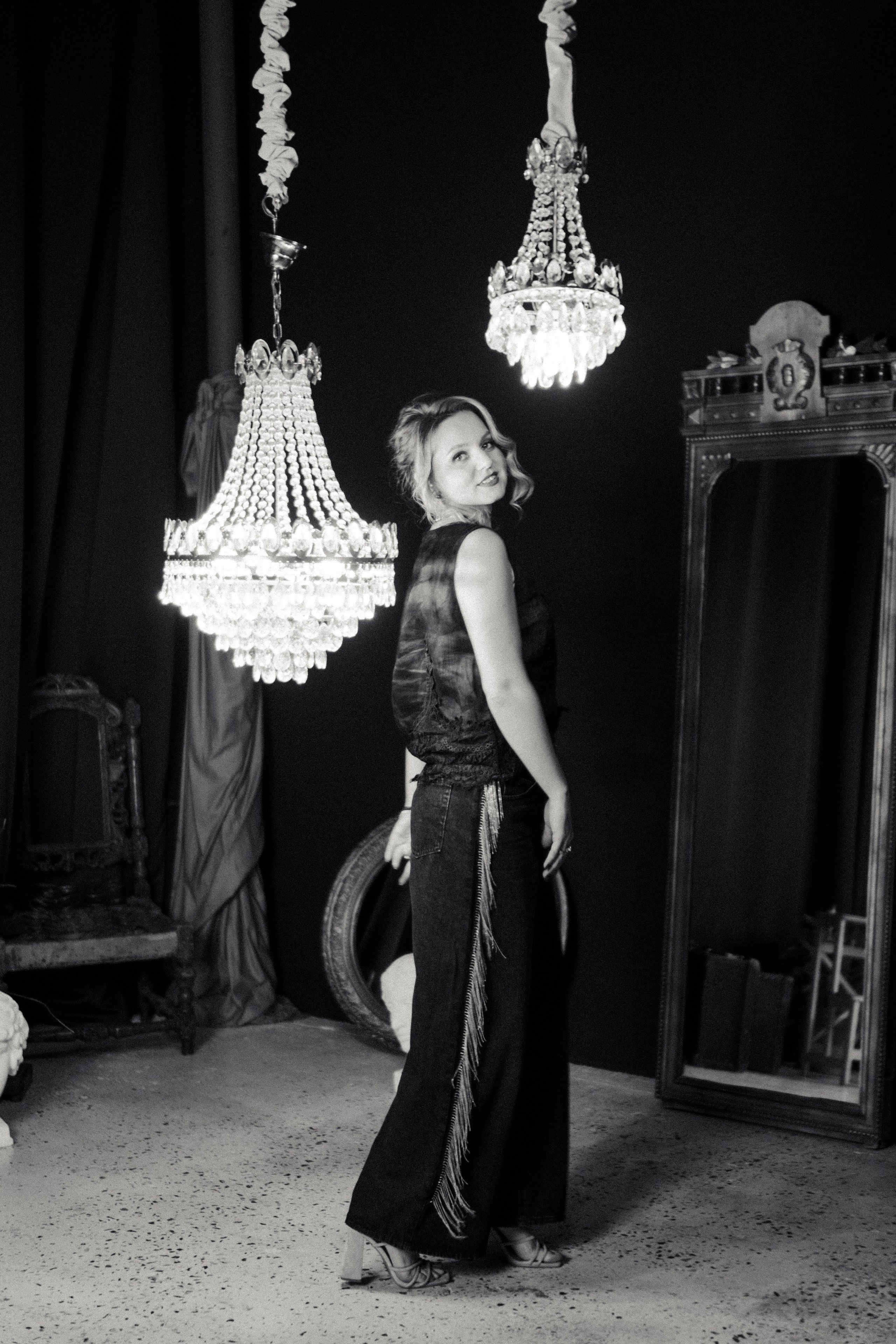 НОВОГОДНЯЯ ФОТОСЕСИИЯ В СТУДИИ ДЛЯ ДЕВУШКИ И ПРОГУЛКА ПО ЧЕРНЫШЕВСКОЙ. Профессиональный фотограф, Санкт-Петербург — Виктория Богомолова