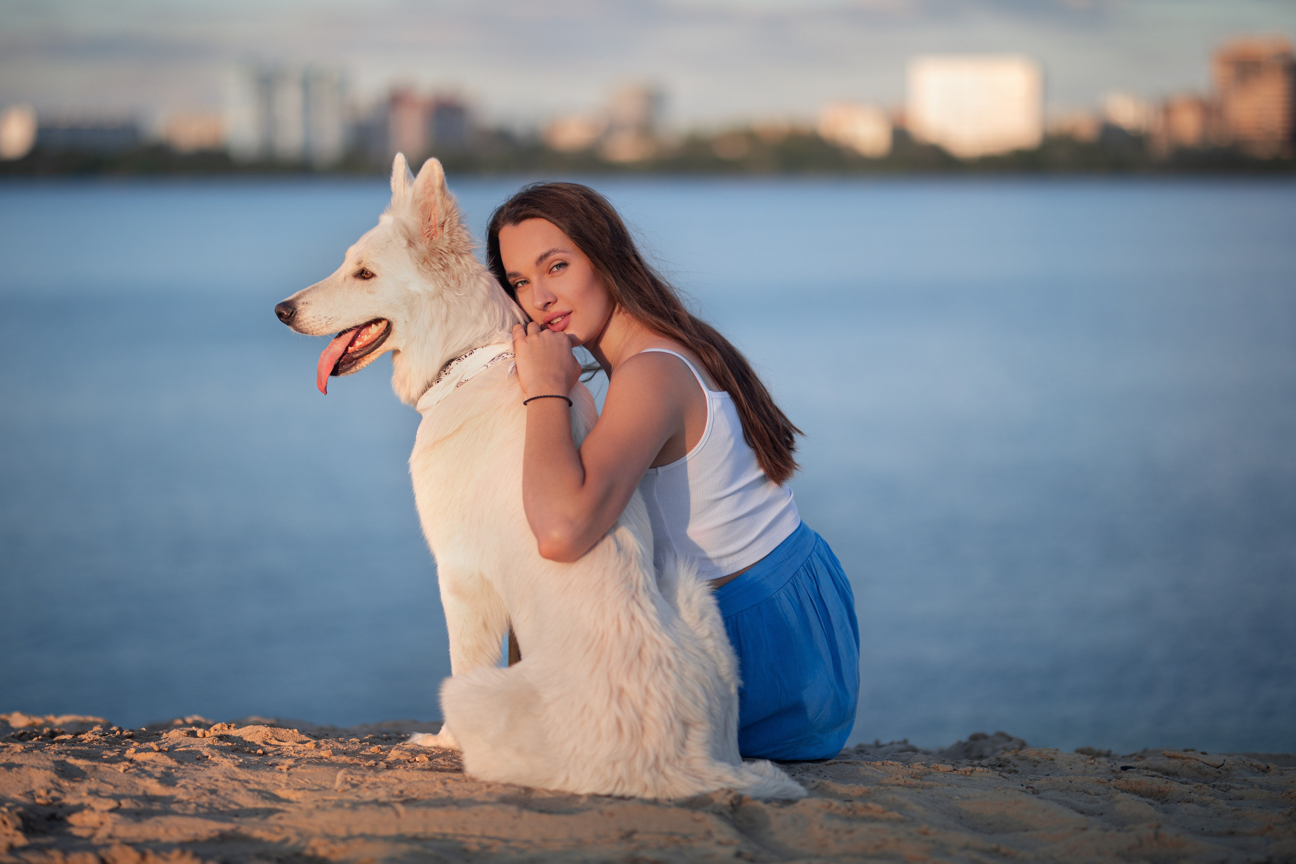 Фотосет с Натальей и собакой на берегу реки в формате для «себя»