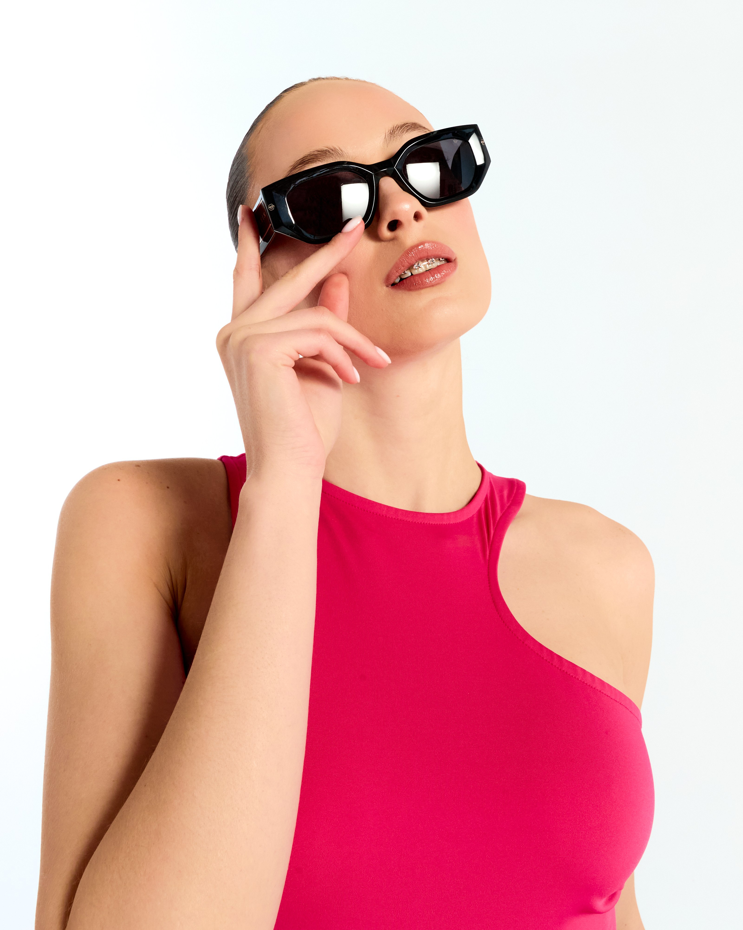 Glazburg optics. Святослав Лебедев | Рекламный фотограф — Коммерческая съемка, Арт-дирекшн, AI-интеграция