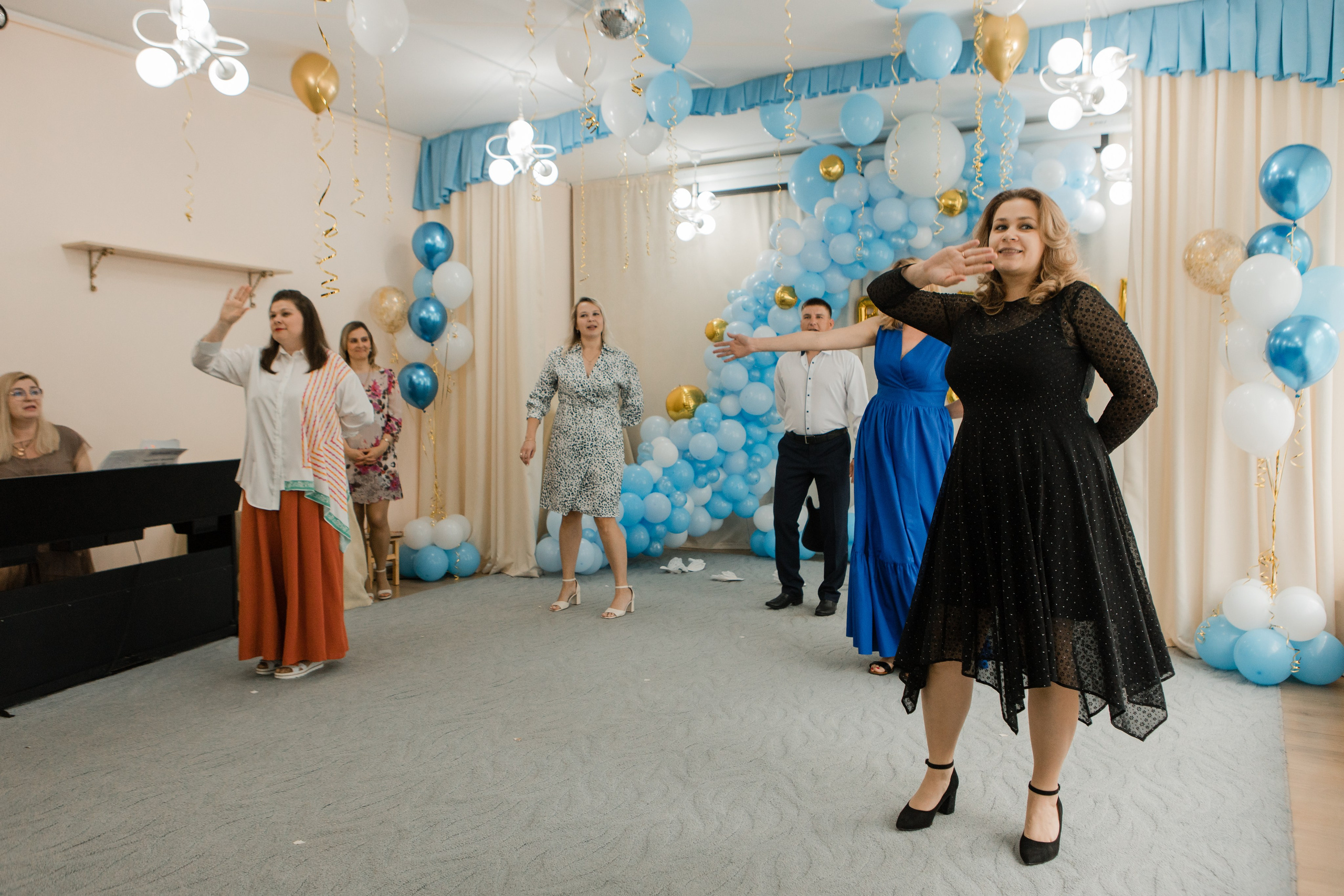 Фотосъемка выпускного в детском саду. Видеосъемка и фотосъемка свадеб. Фотограф и оператор на свадьбу. Видеосъемка подкастов, собственная видео-фотостудии. Предметная фотосъемка