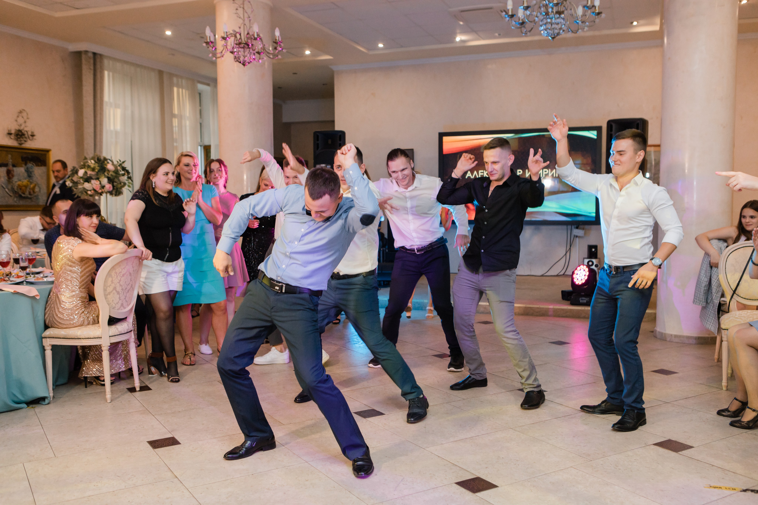 Свадебная фотосъемка Михаила и Ольги. День нашей свадьбы. Видеосъемка и фотосъемка свадеб. Фотограф и оператор на свадьбу. Видеосъемка подкастов, собственная видео-фотостудии. Предметная фотосъемка