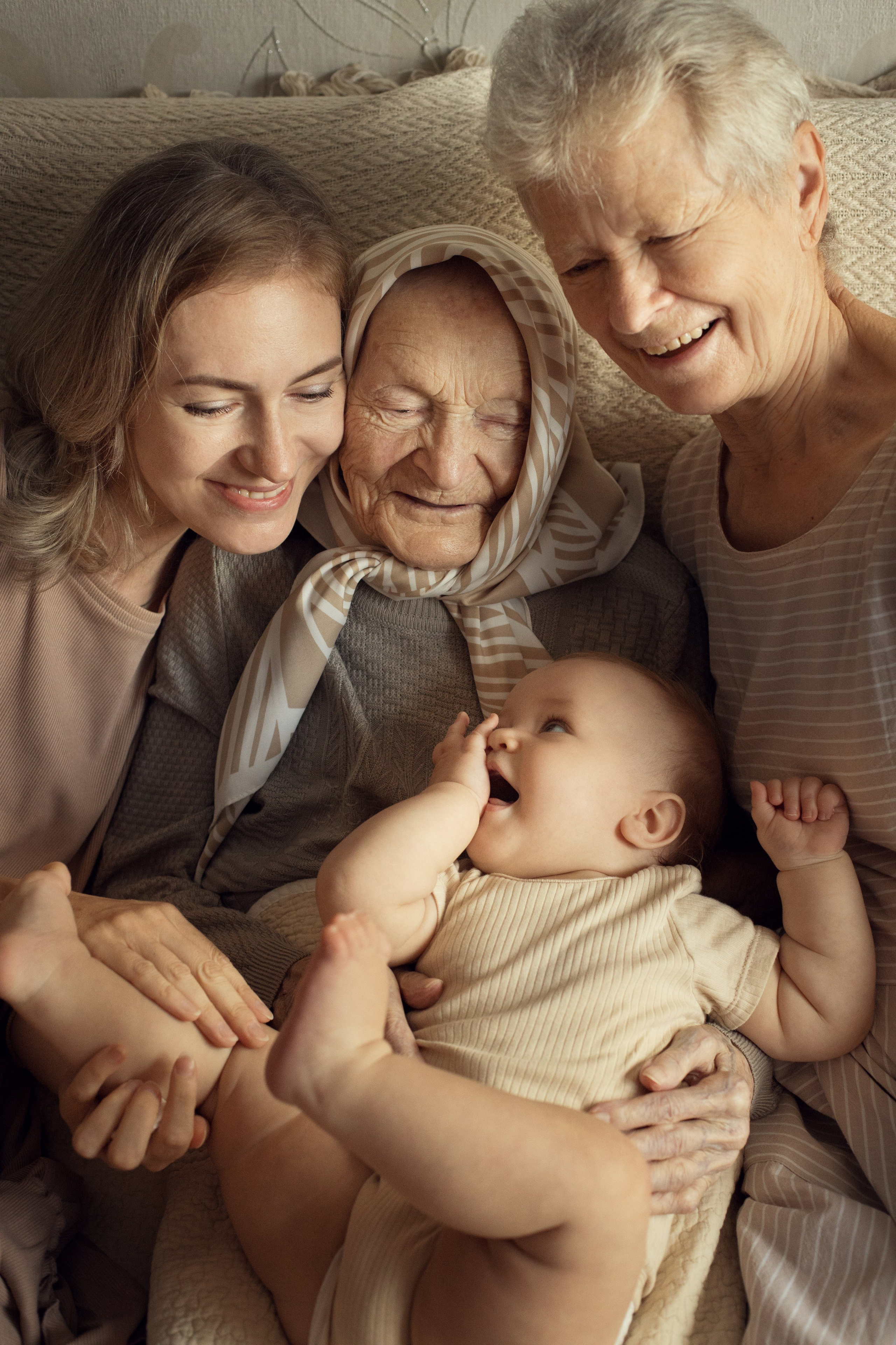 Четыре поколения женщин. Семейный и детский фотограф в Ярославле Елена Макшеева