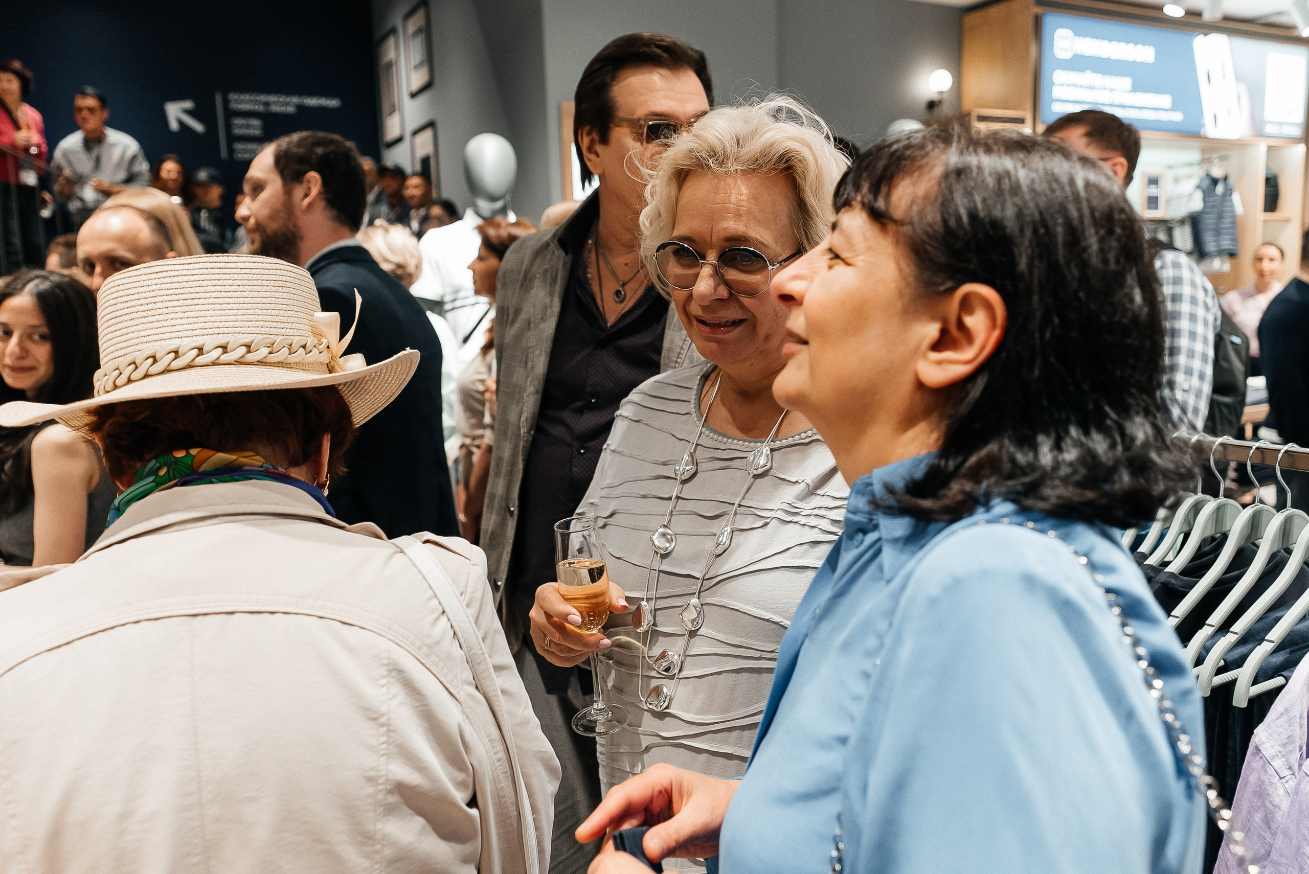 Henderson. Павел Краснов — Свадебный и репортажный фотограф в Москве