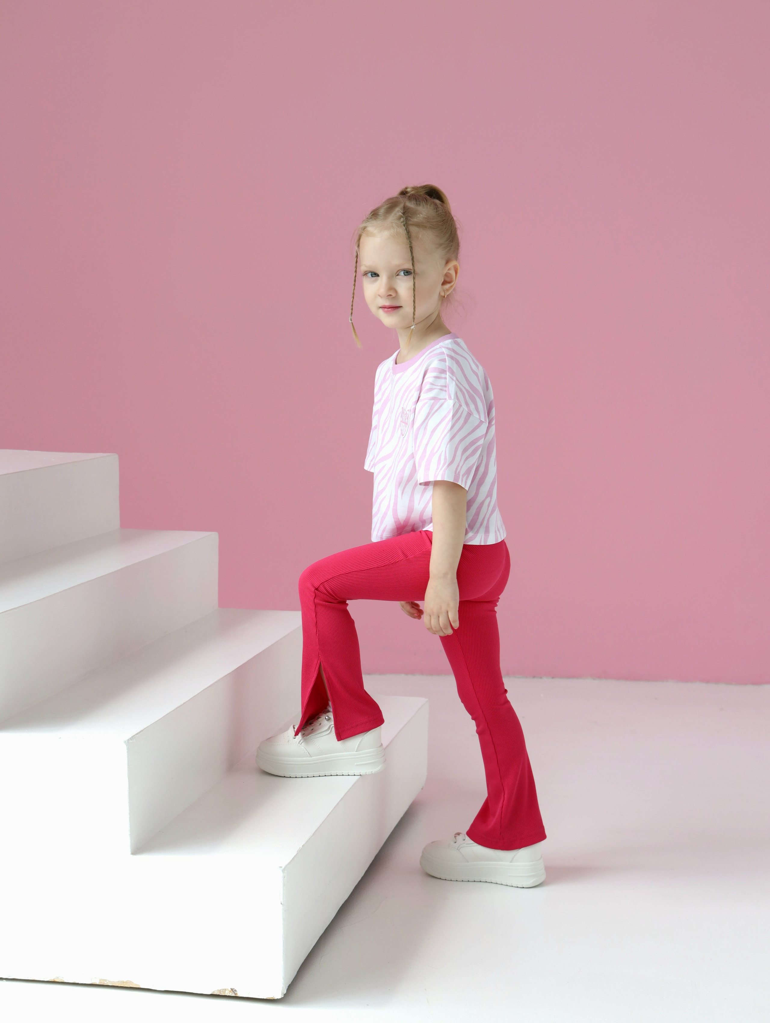 Каталожная съемка детской одежды для маркетплейса. Фотограф в Новосибирске Анна Полторацкая