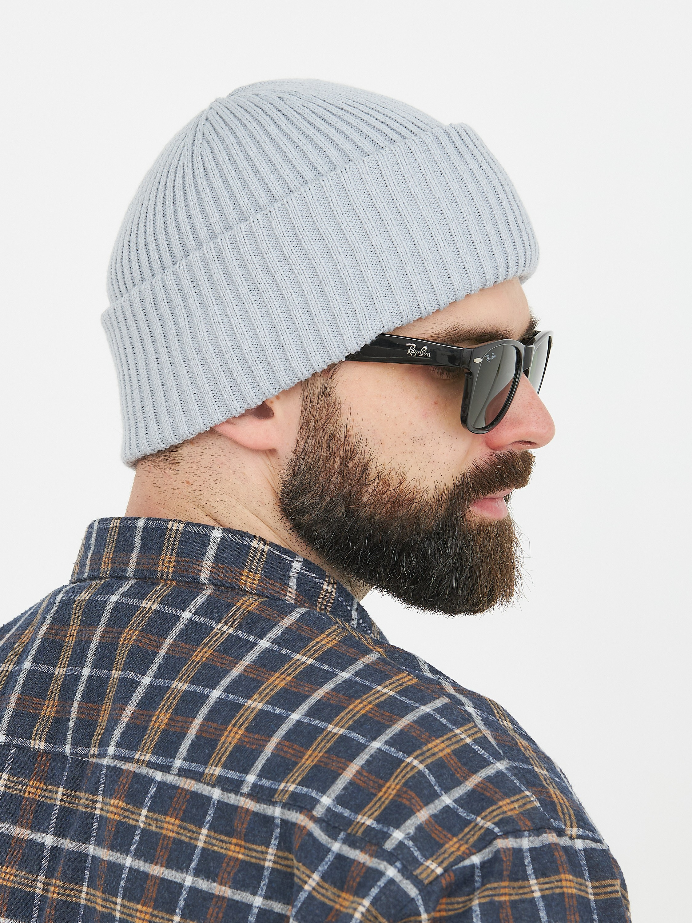 Фотосъемка шапок для маркетплейсов. Алексей Темнов — фотограф в Пятигорске