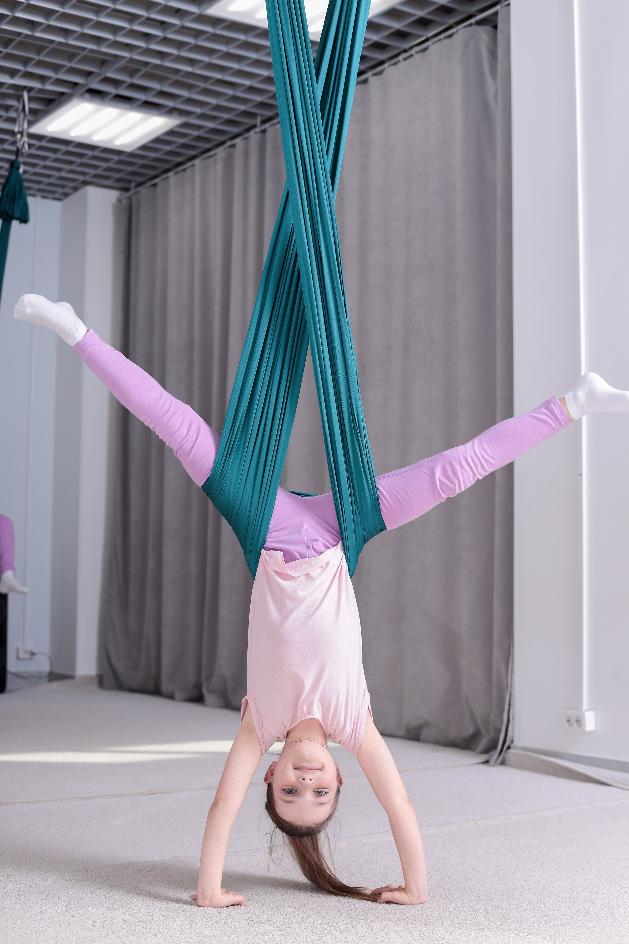 Детская аэройога. Фотограф Надршина Лилия